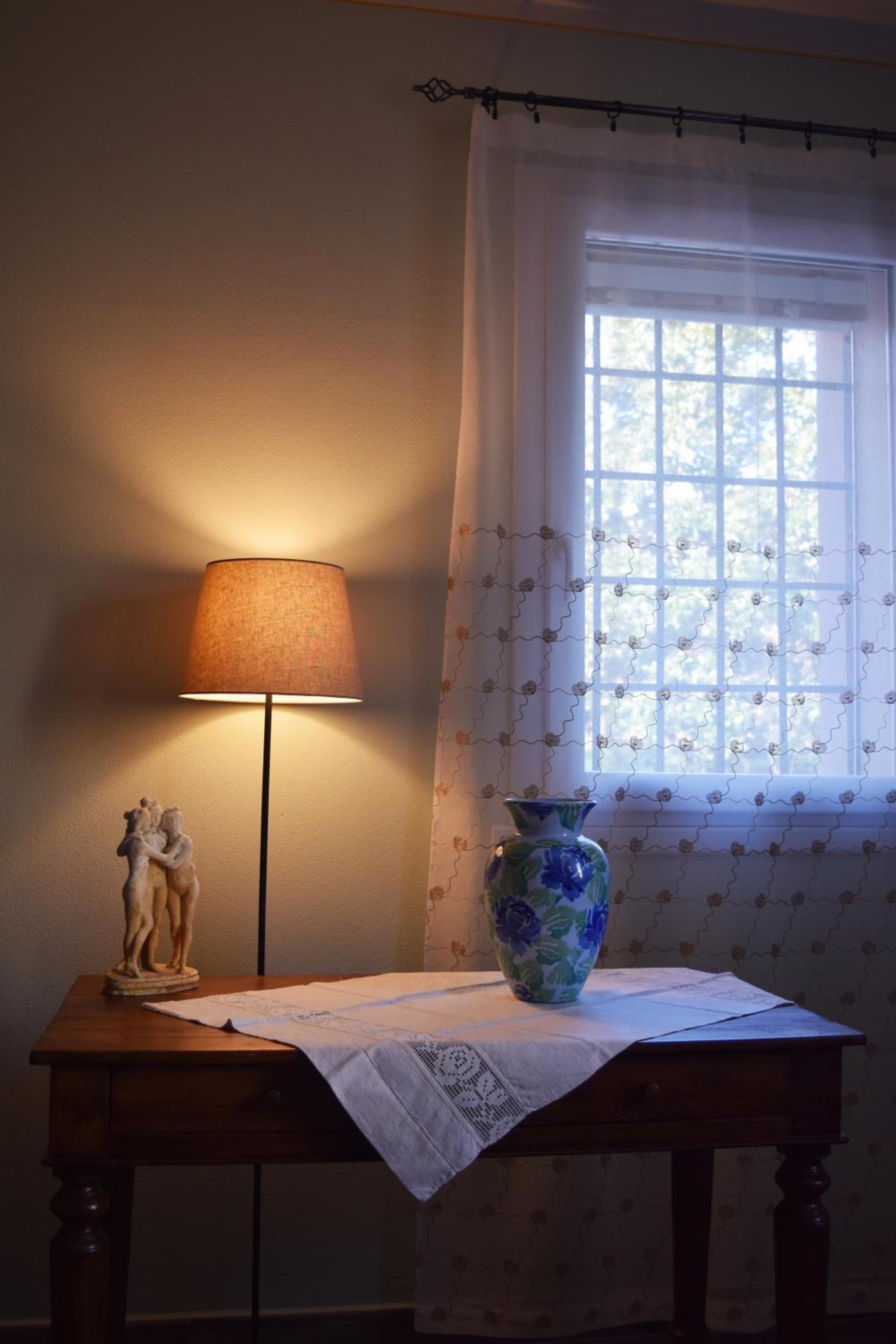 Double Room with Private Bathroom - Photo 2