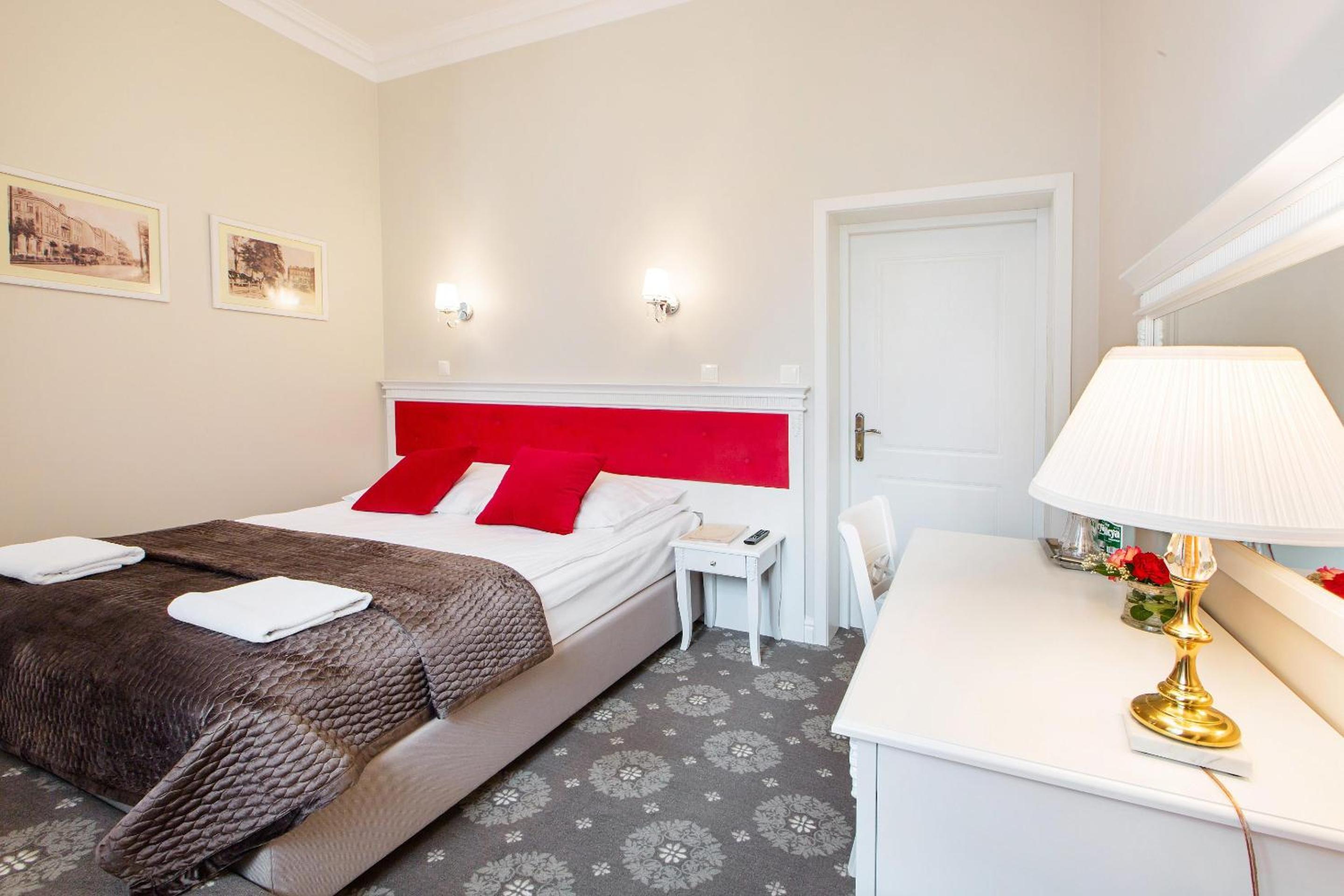 Large Double Room - Photo 11