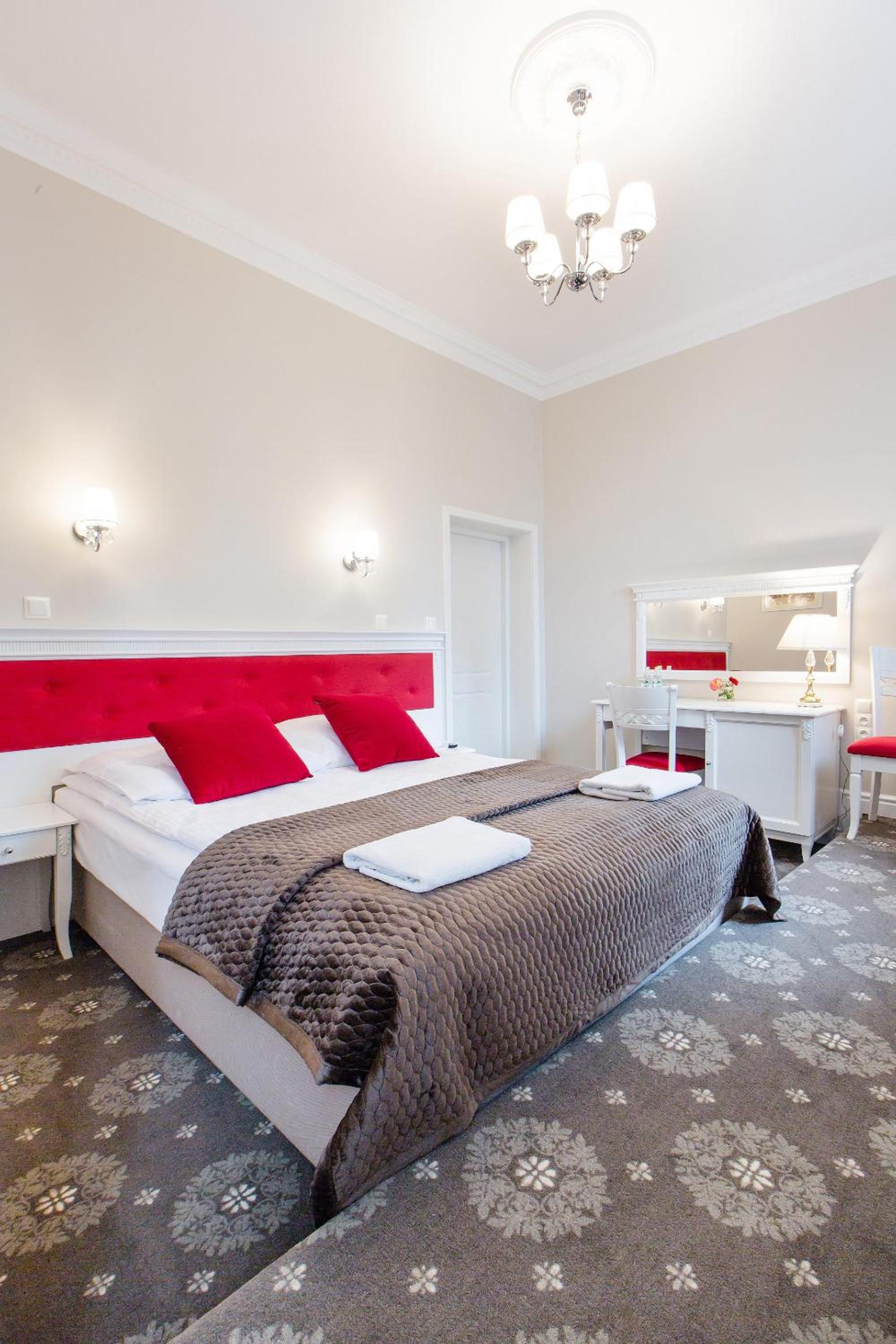 Large Double Room - Photo 12