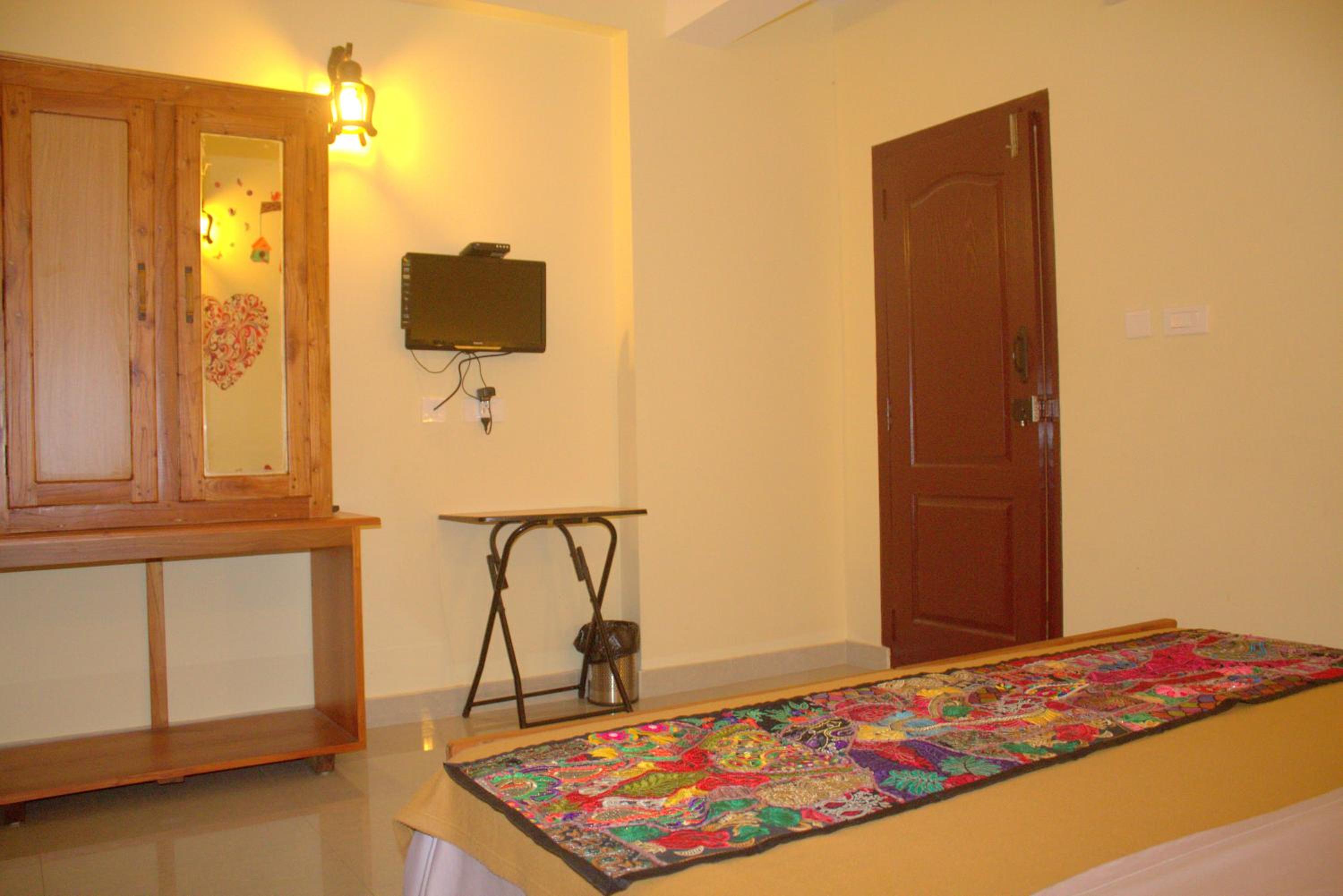 Deluxe Double Room with Balcony photo 2