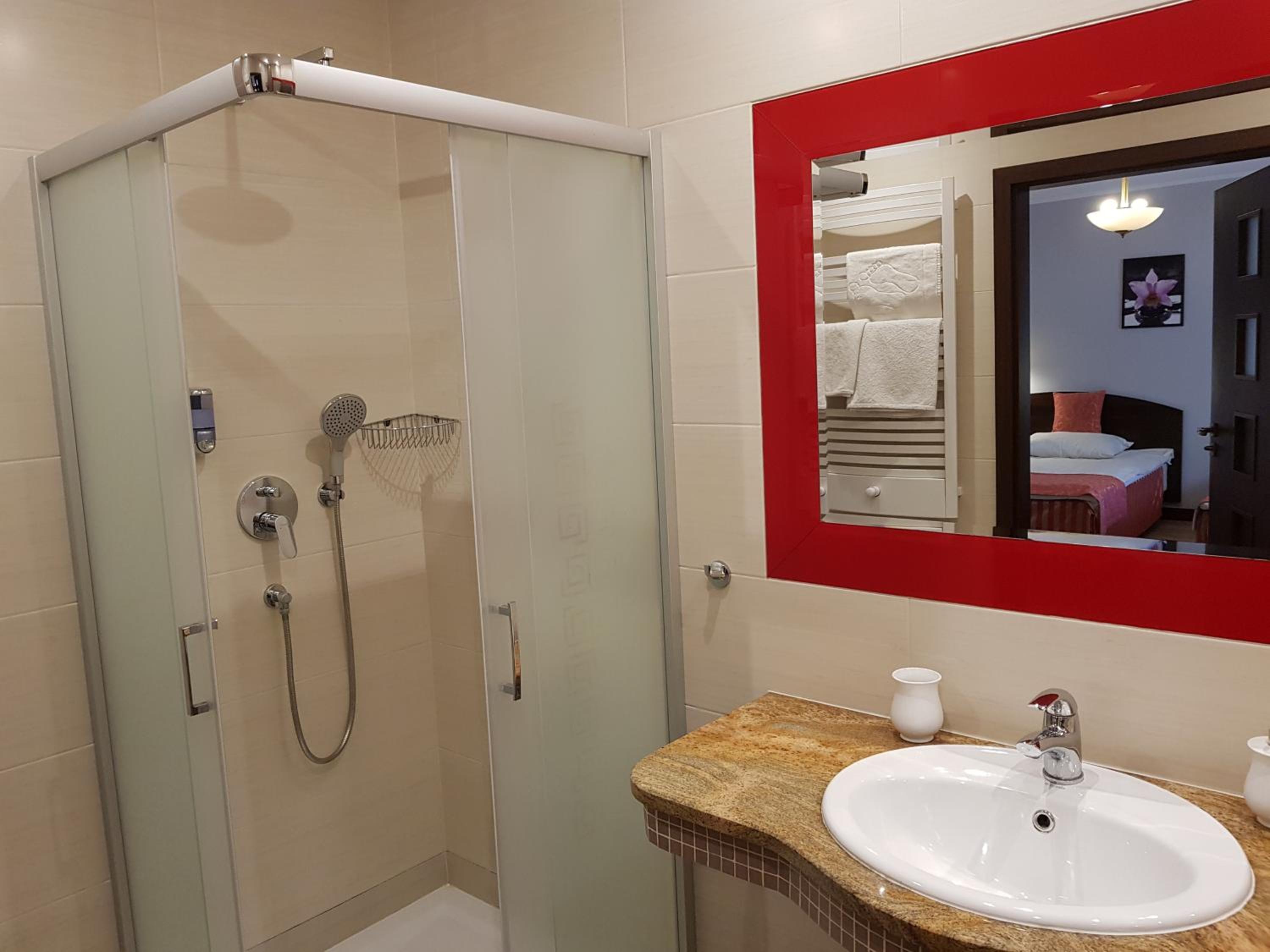 Twin Room - Photo 3