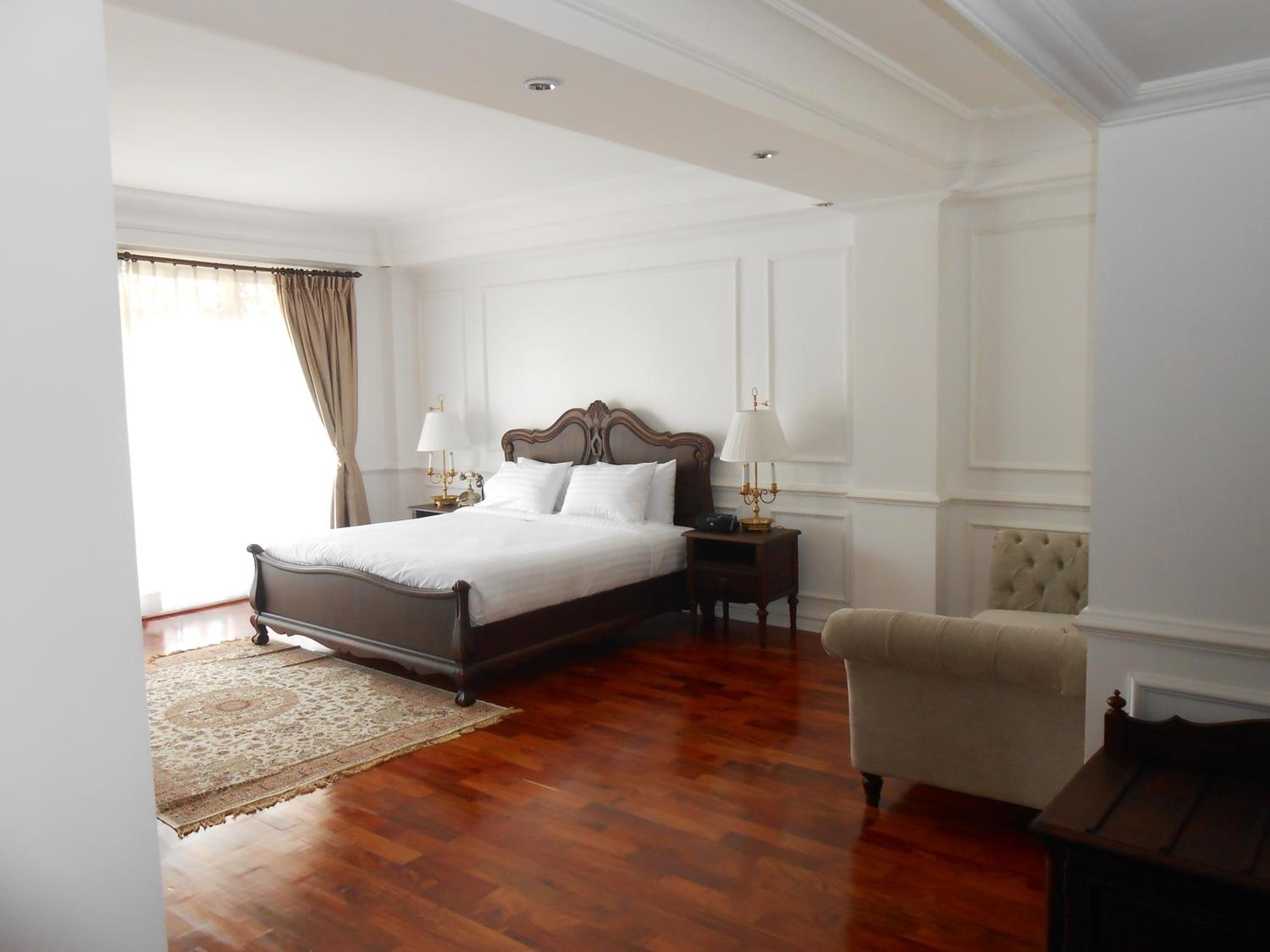 Heritage Premier Room