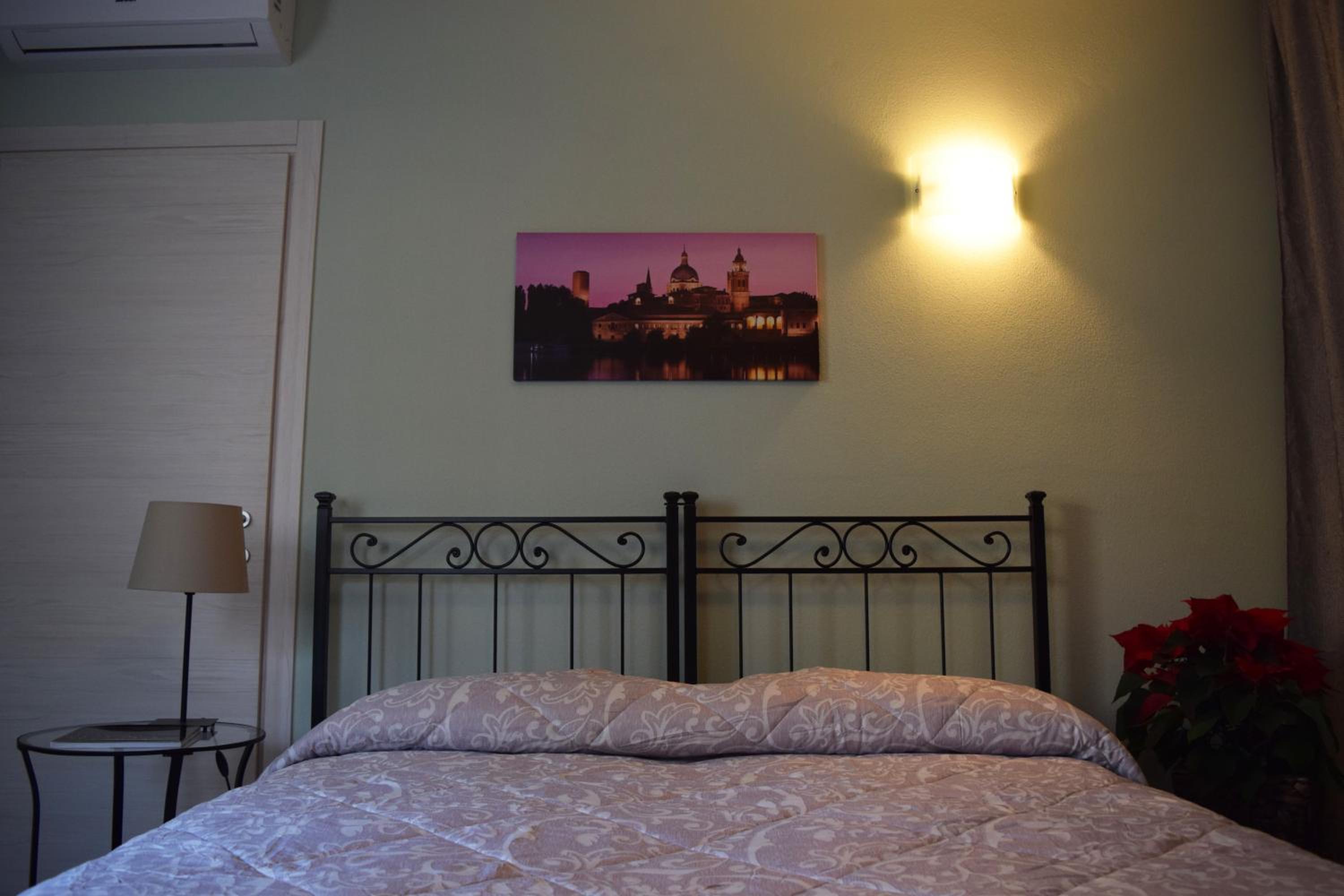 Double Room with Private Bathroom - Photo 1