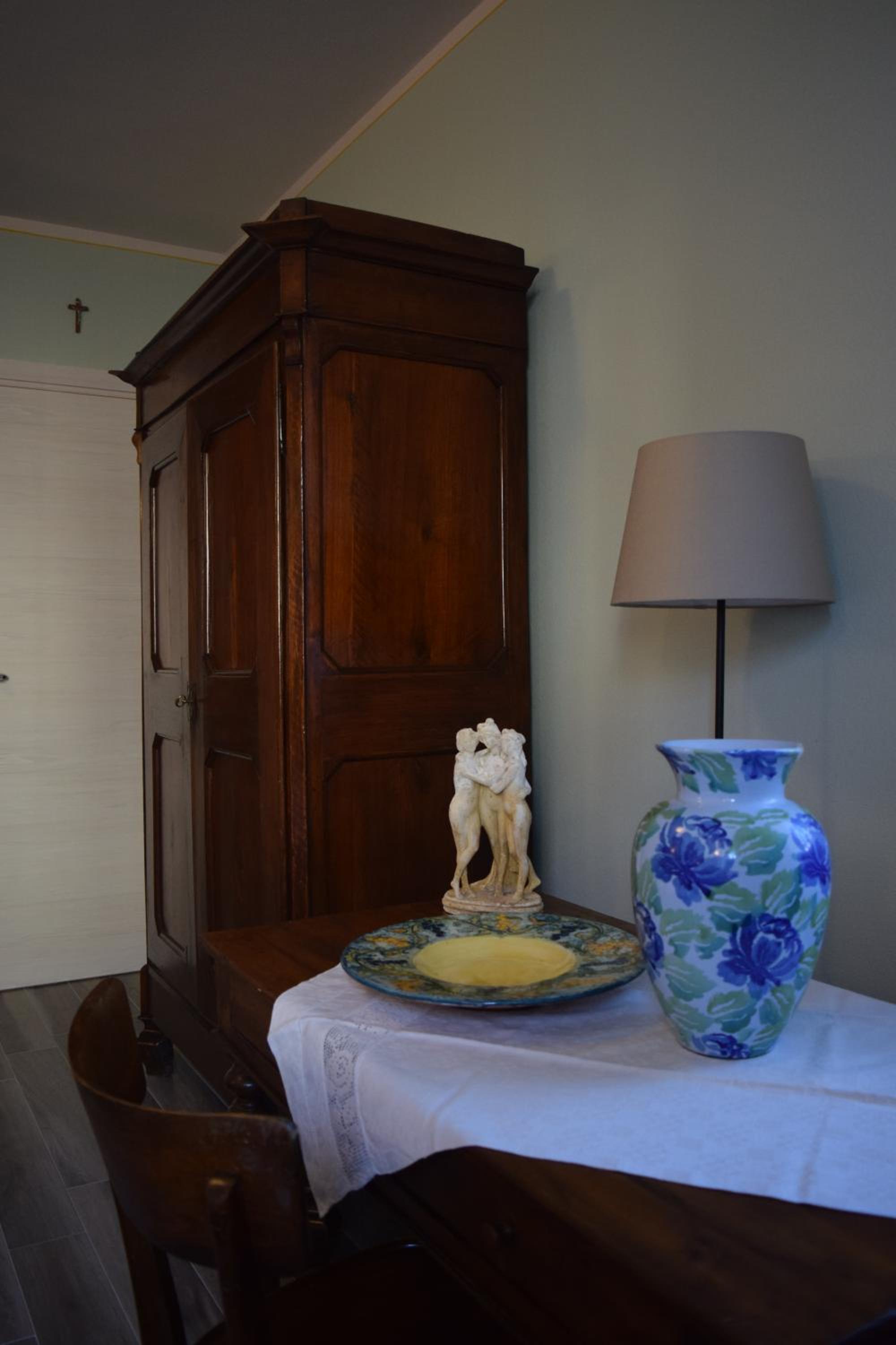 Double Room with Private Bathroom - Photo 4