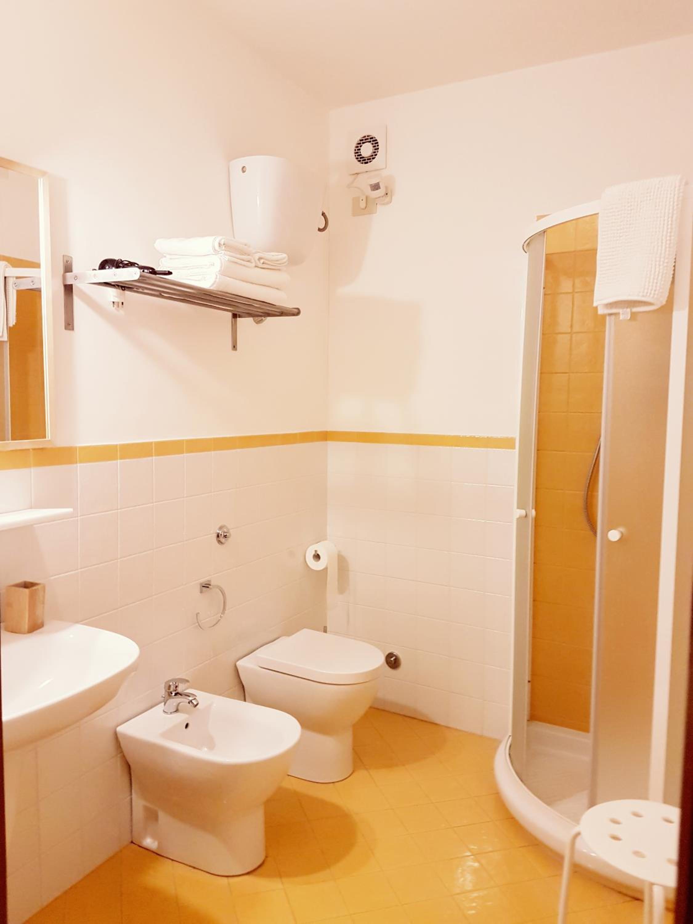 Triple Room with Private Bathroom photo 2