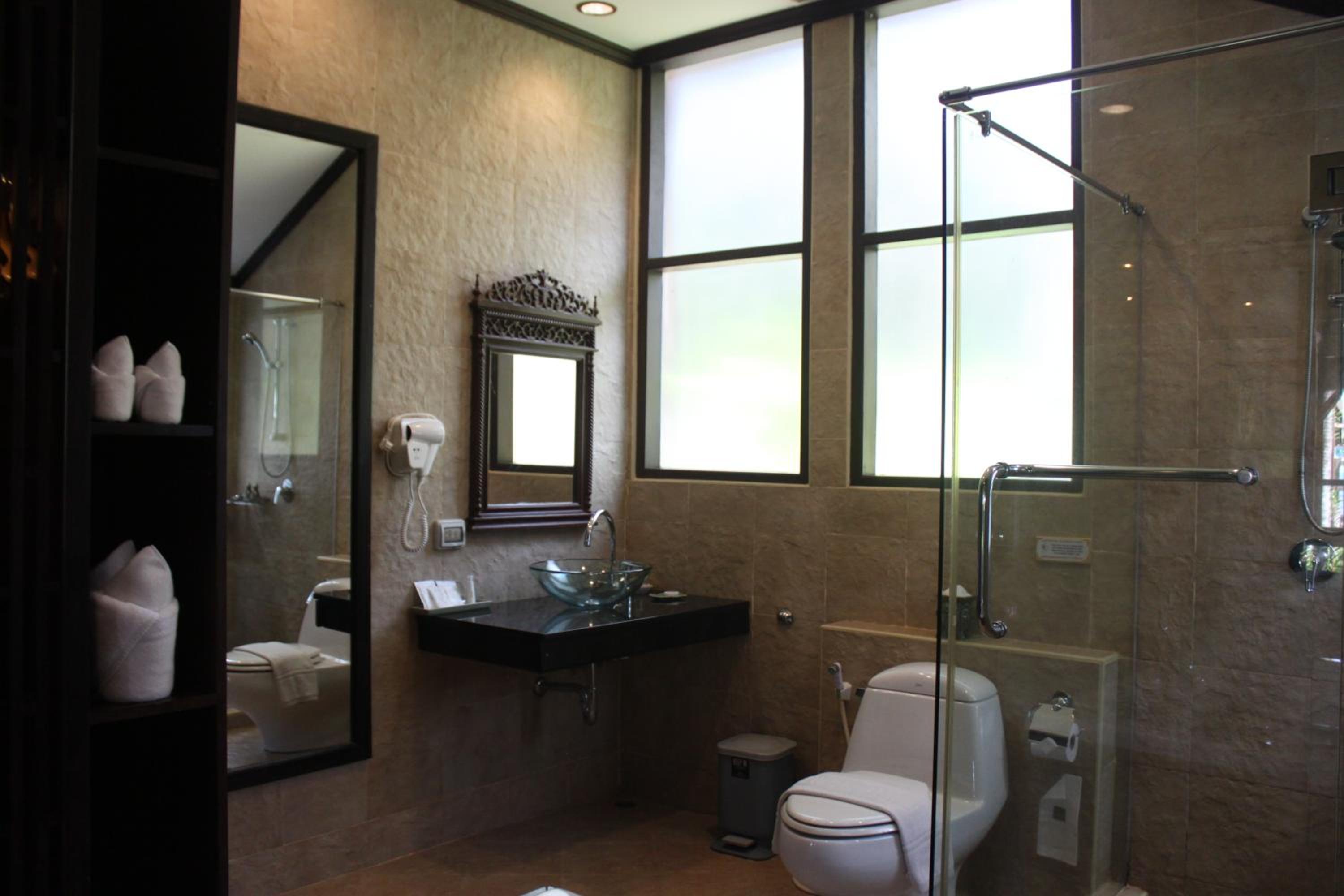 Deluxe Villa with Spa Bath - Photo 3