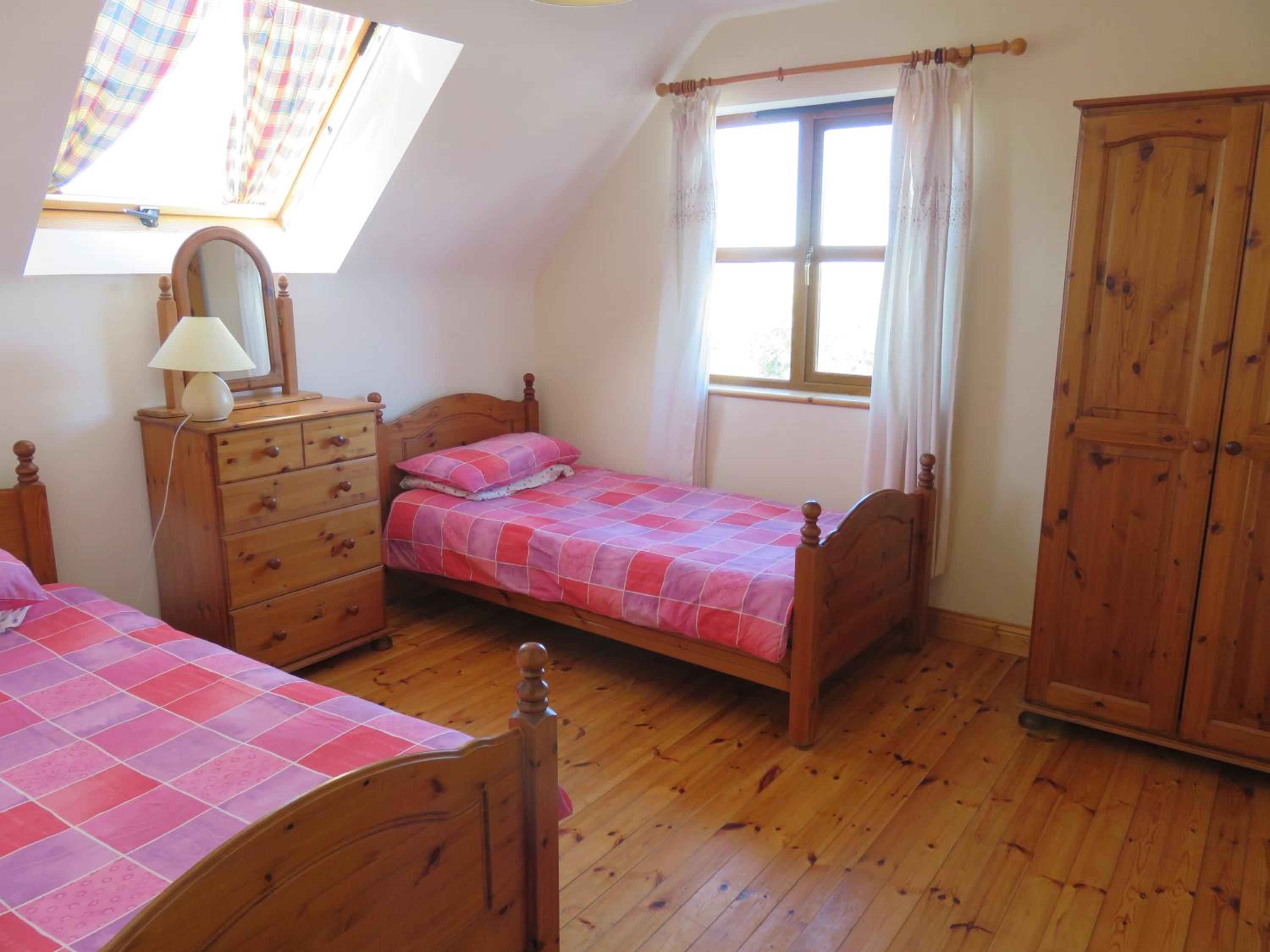 Six-Bedroom House photo 1
