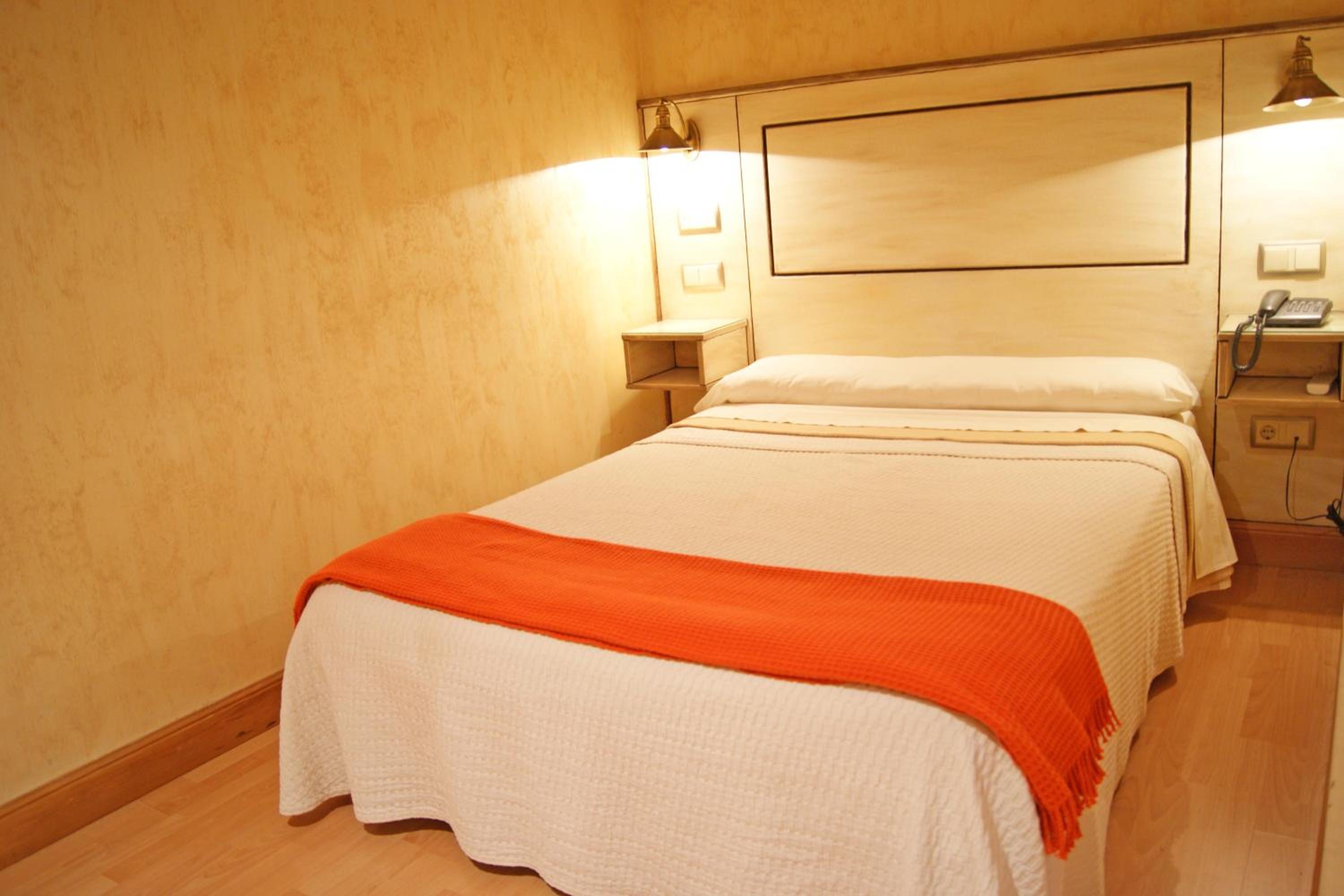 Double or Twin Room - Photo 1