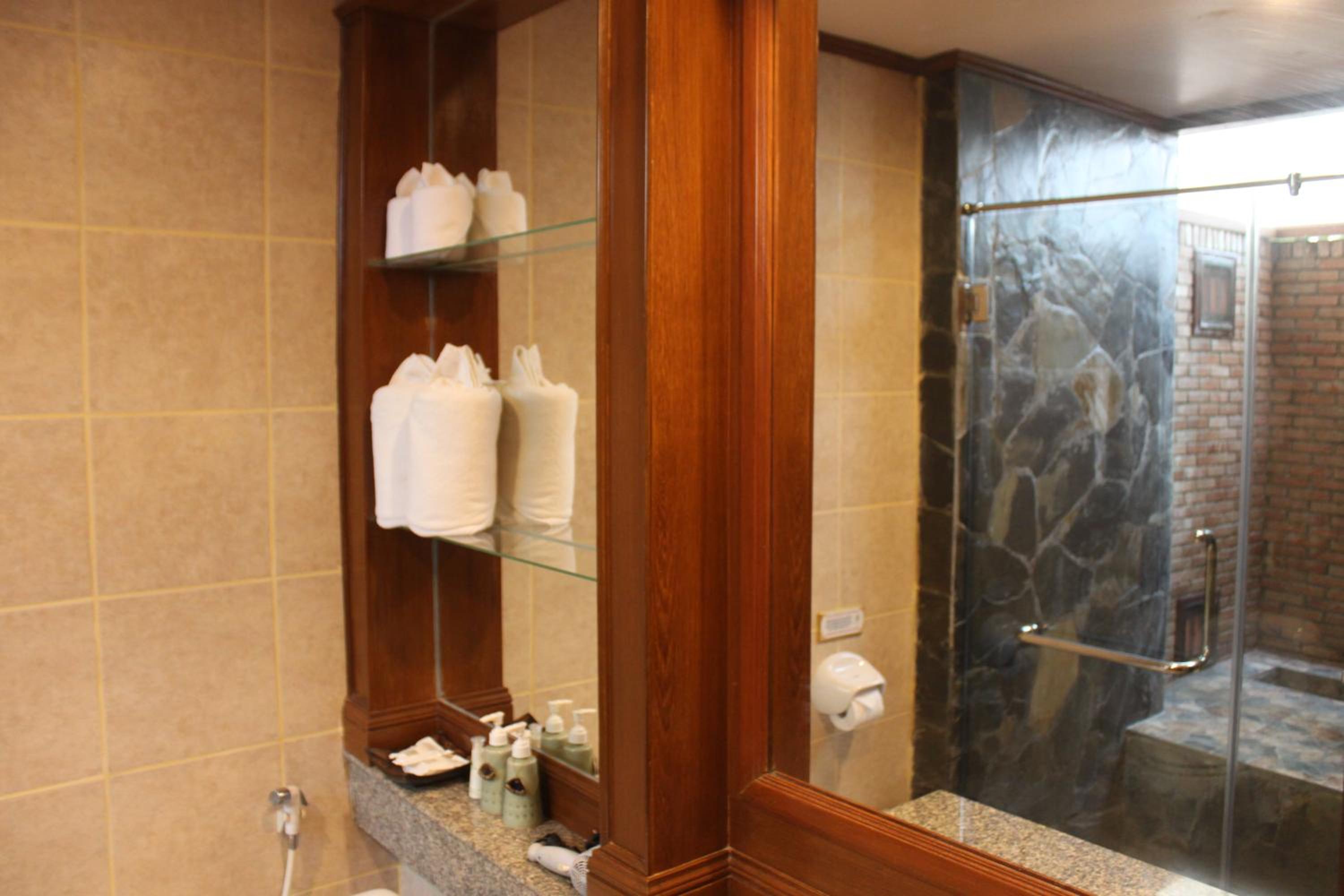 Deluxe Double or Twin Room with Mountain View - Photo 8