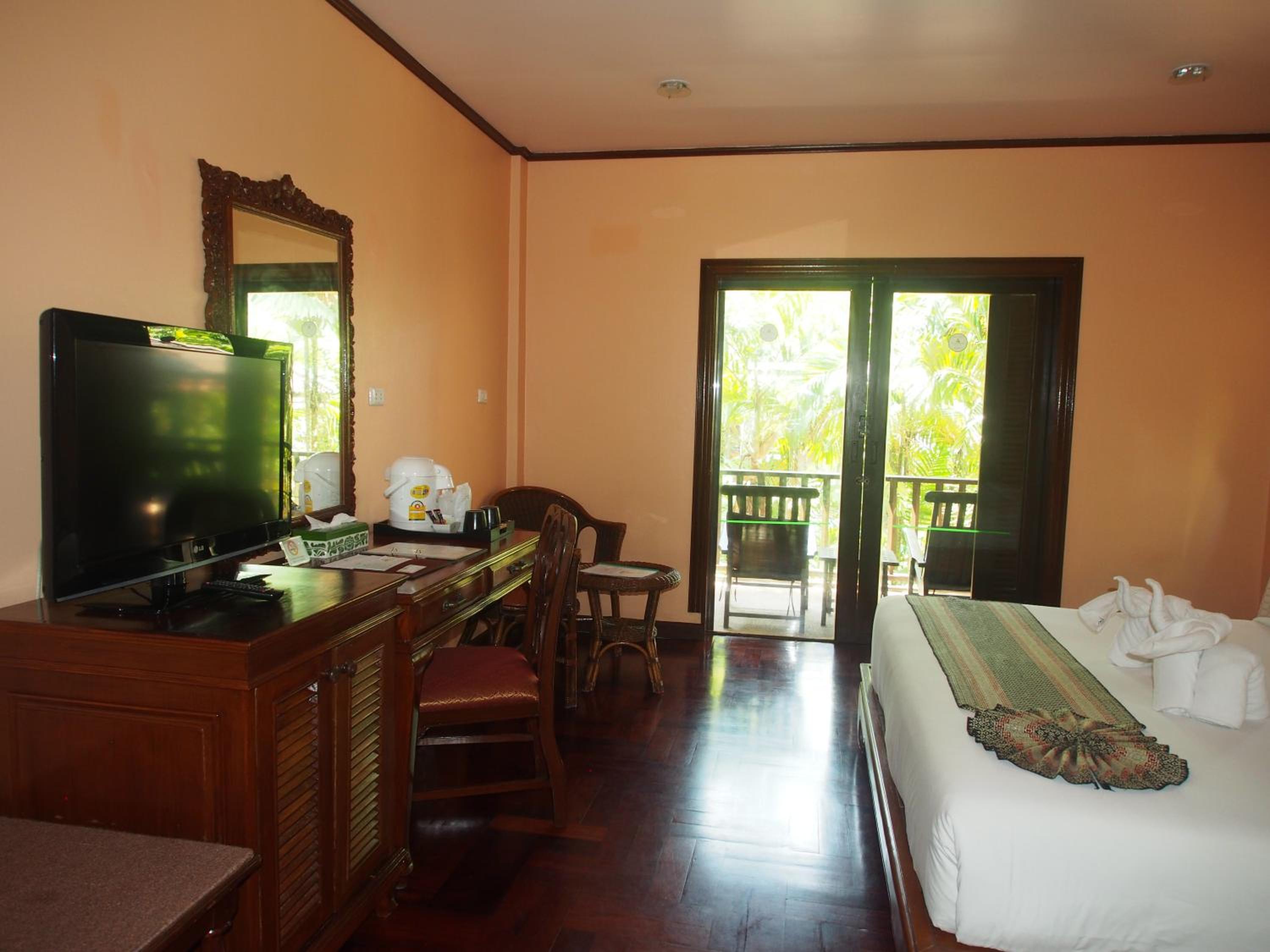 Deluxe Double or Twin Room with Mountain View - Photo 11
