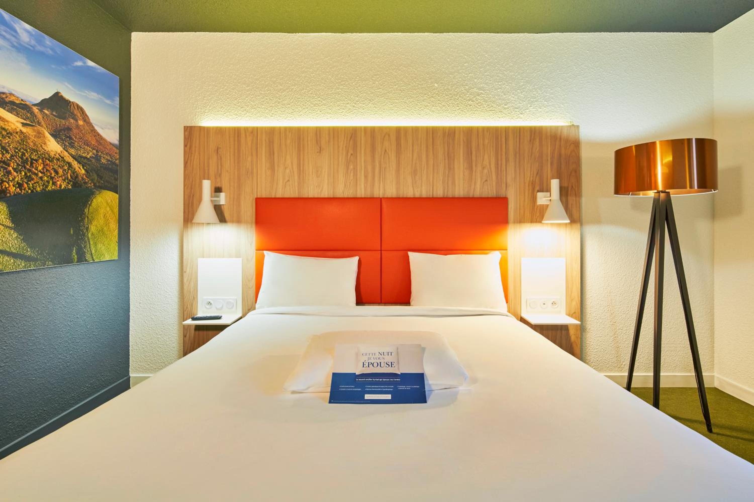 Standard Double Room - Photo 11
