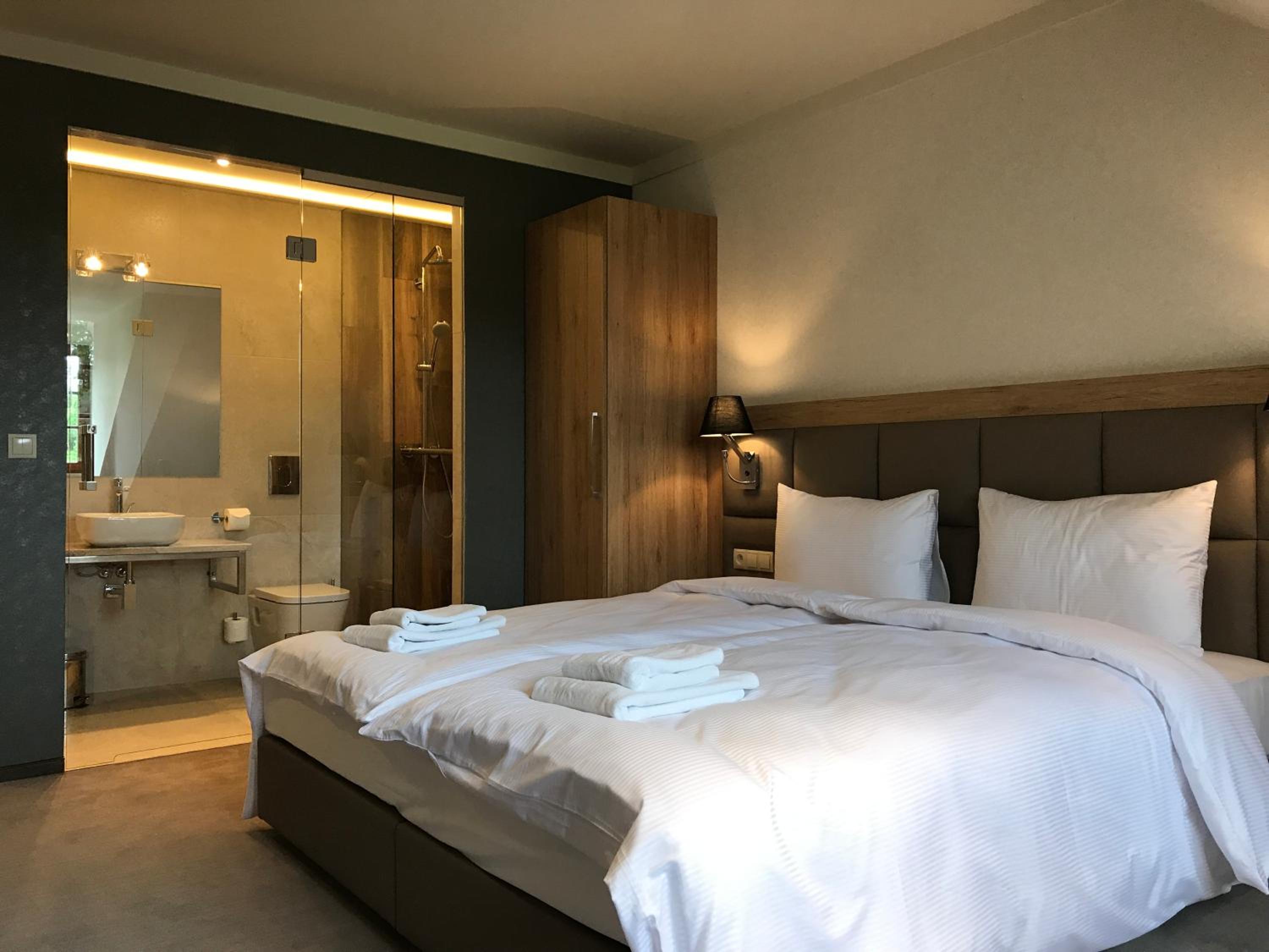 Standard  Double Room - Photo 2