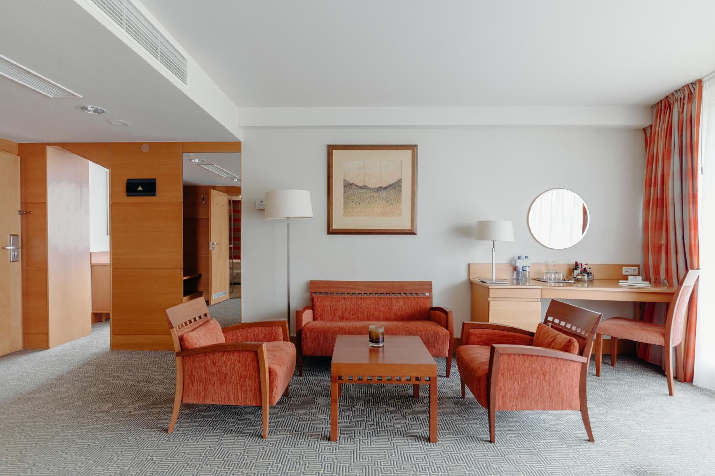 Deluxe Suite With Spa Access  photo 2