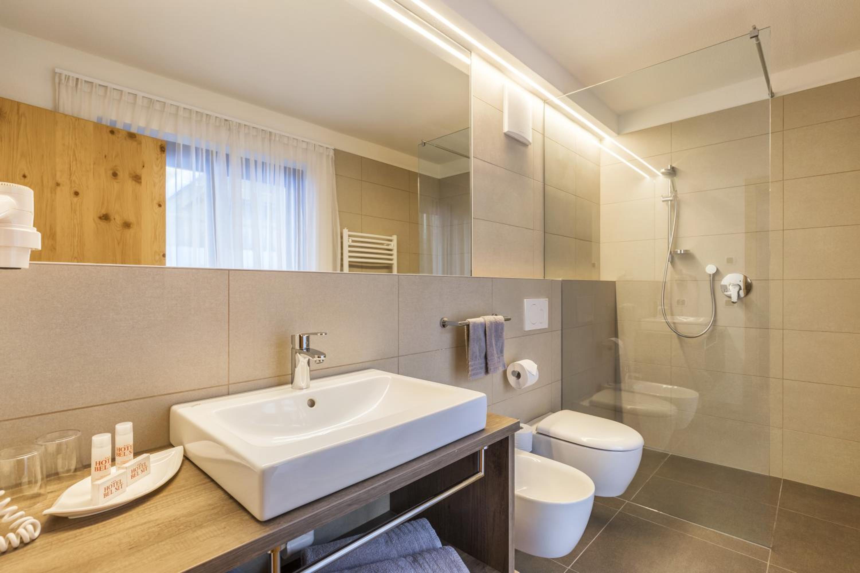 Deluxe Double or Twin Room with Balcony - Photo 8