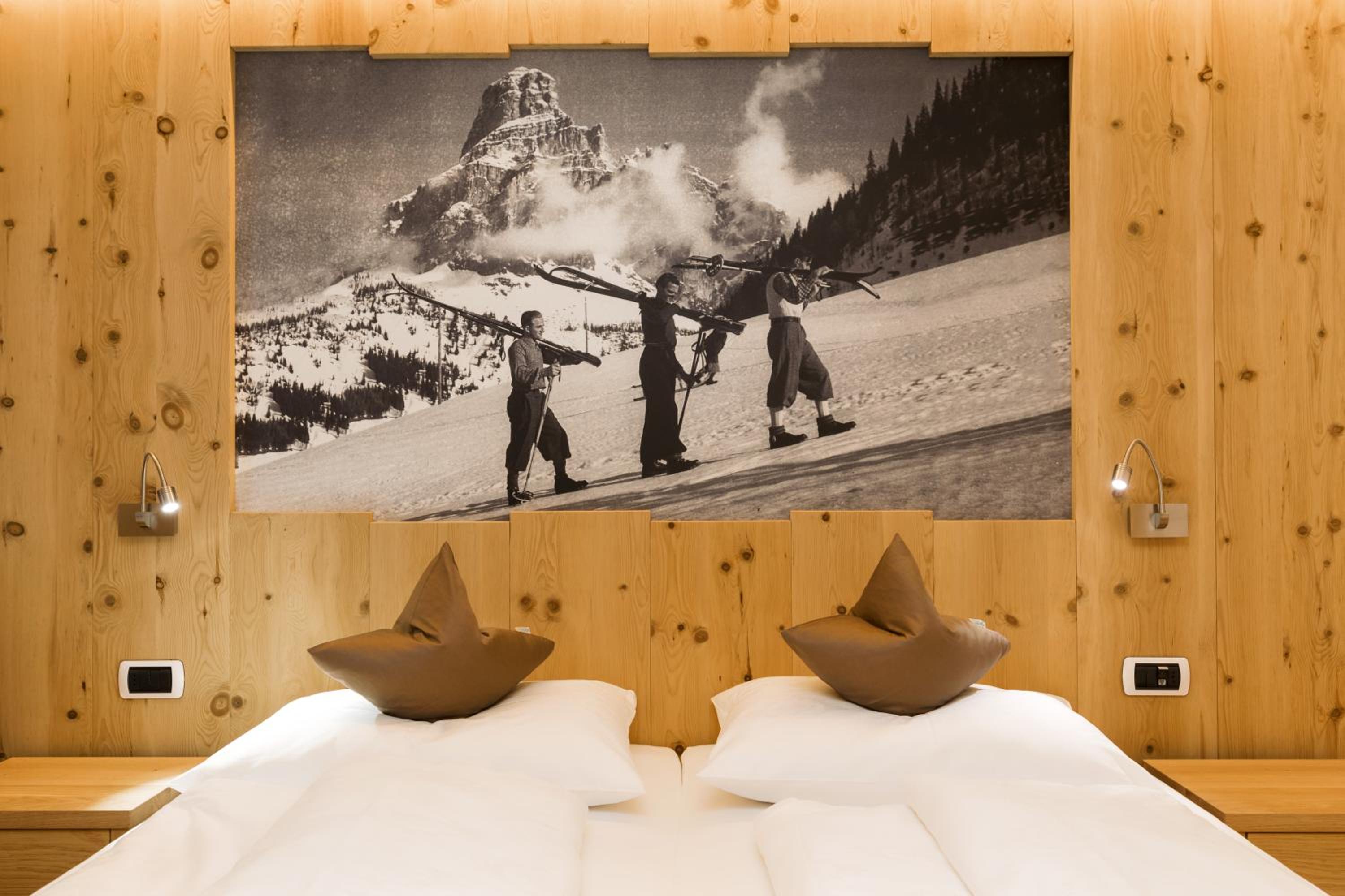 Deluxe Double or Twin Room with Balcony - Photo 9
