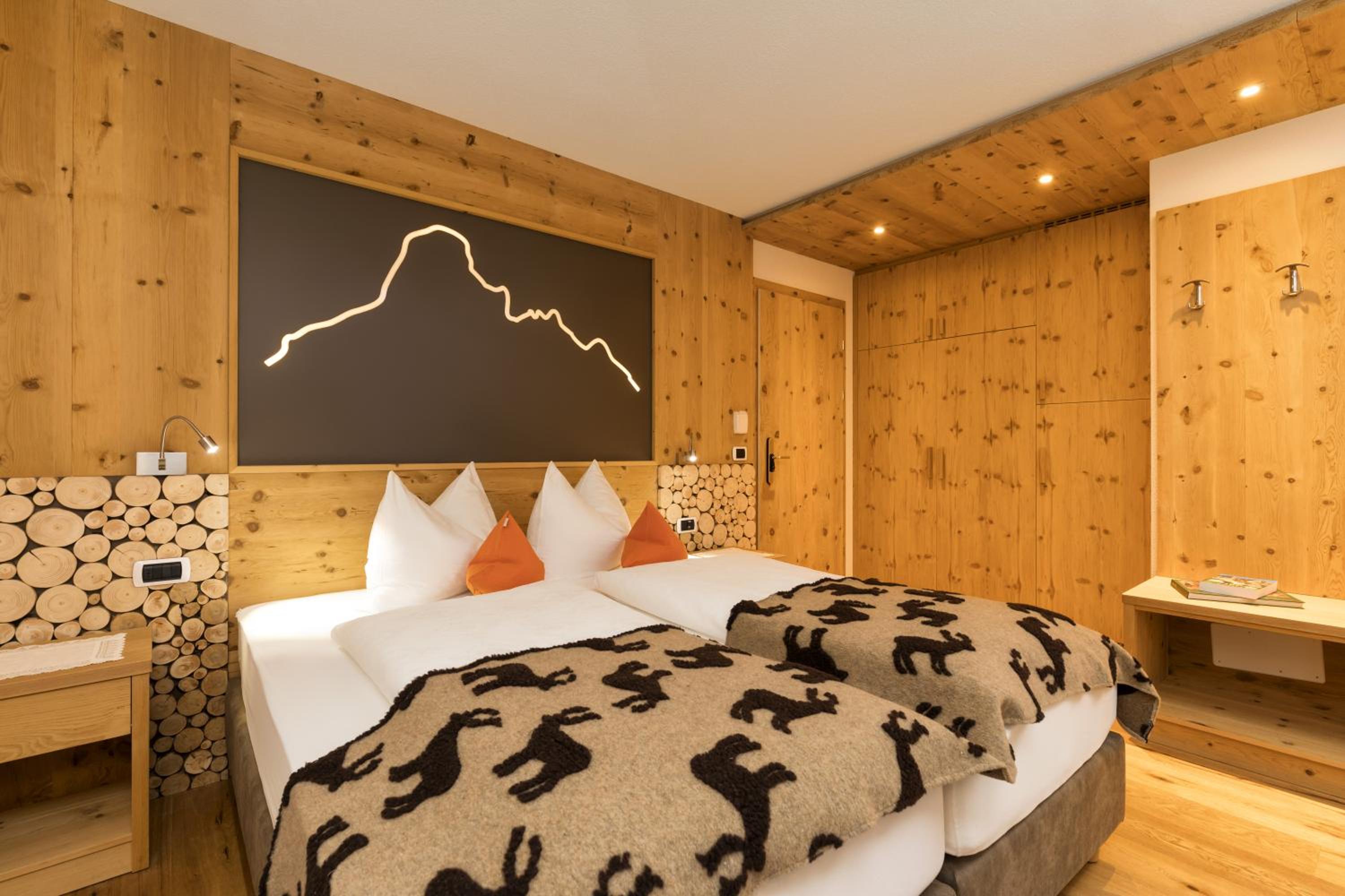 Deluxe Double or Twin Room with Balcony - Photo 1