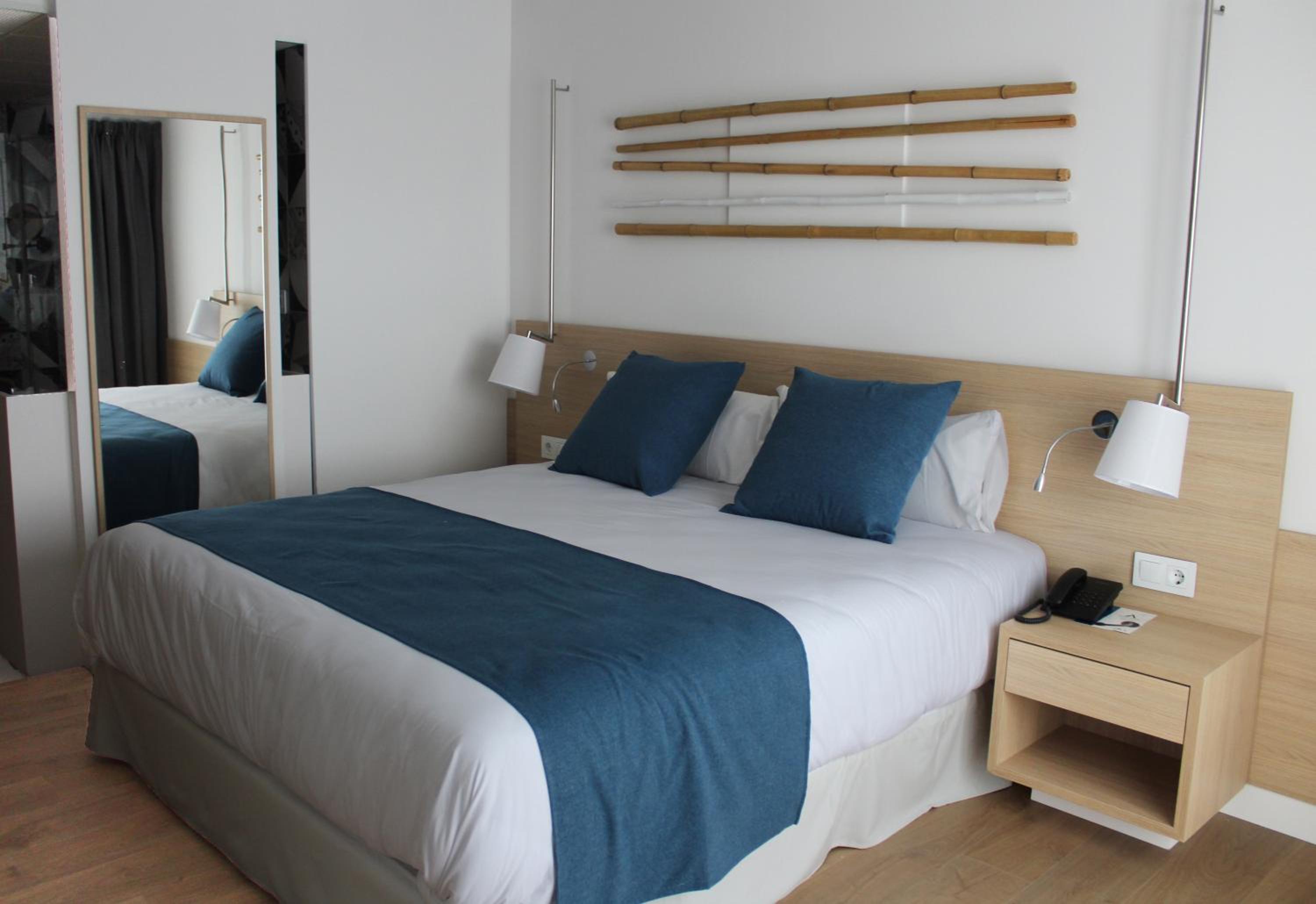 Design Premium Double Room with pool view - Photo 4