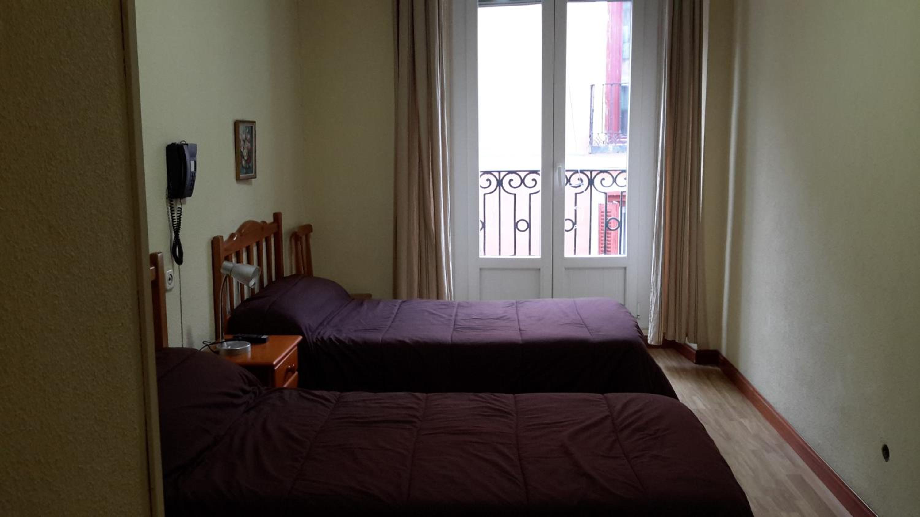 Double or Twin Room - Photo 9