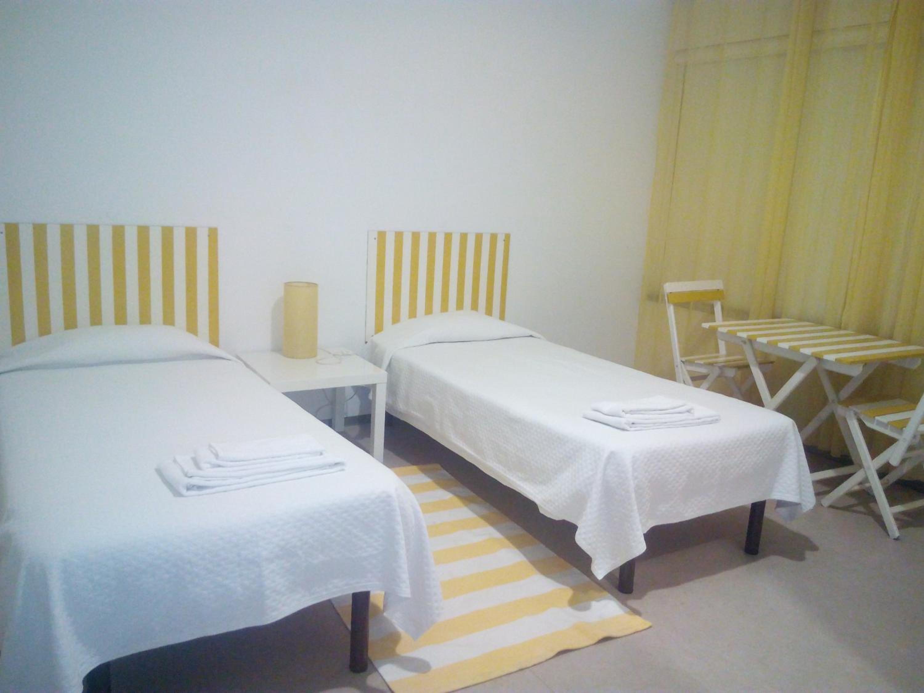Twin Room - Disability Access - Photo 4