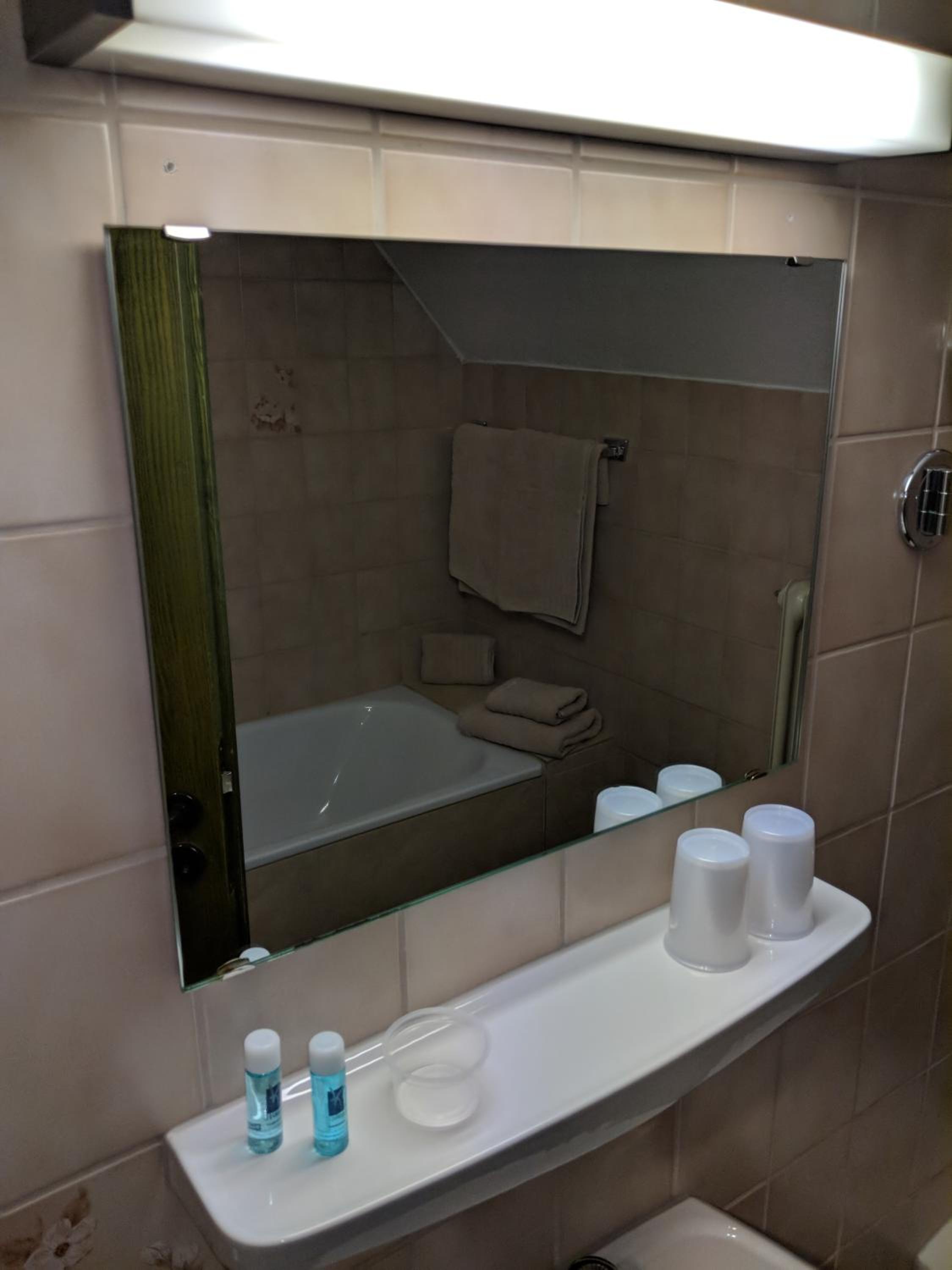 Standard  Double Room with Extra Bed - Photo 3