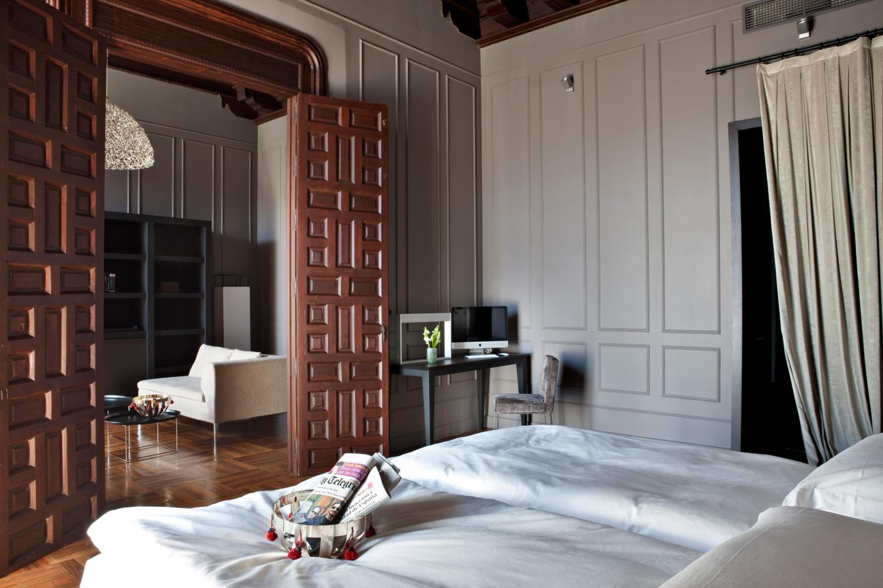 Suite - Photo 13