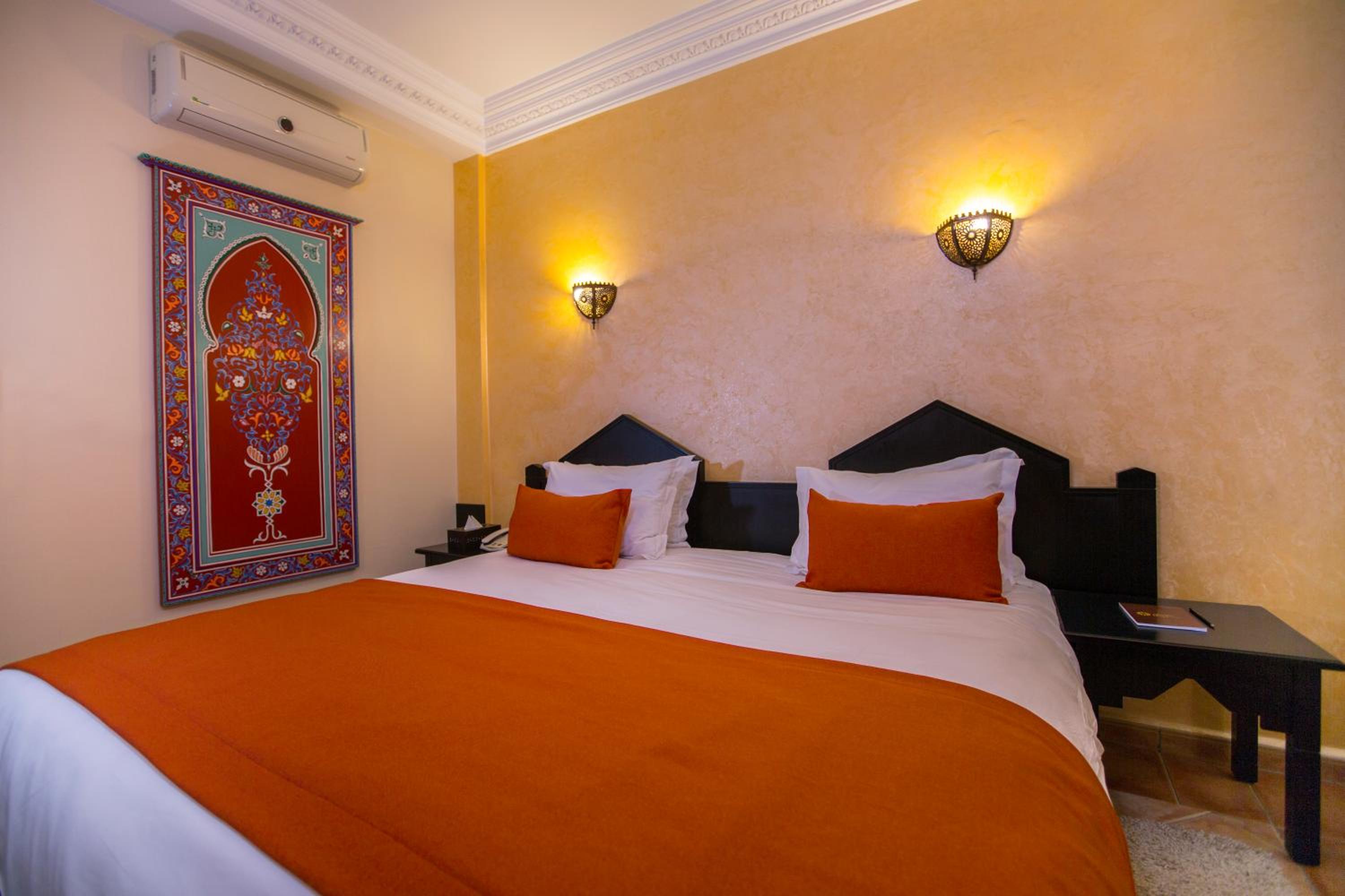 Double or Twin Room with Pool View photo 2