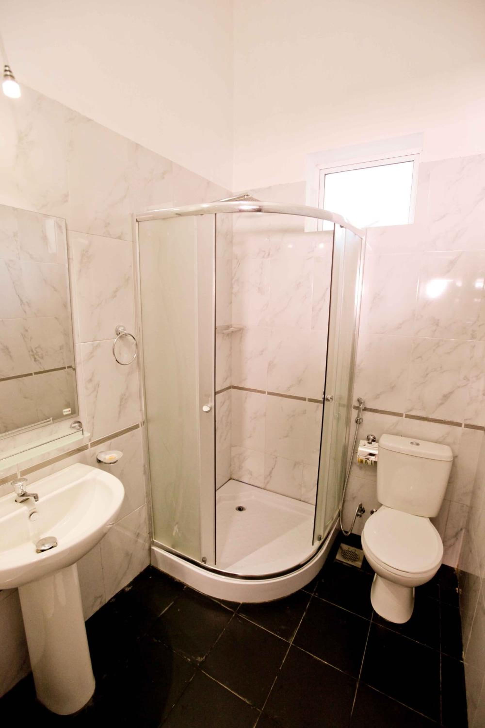 Deluxe Queen Room - Photo 6
