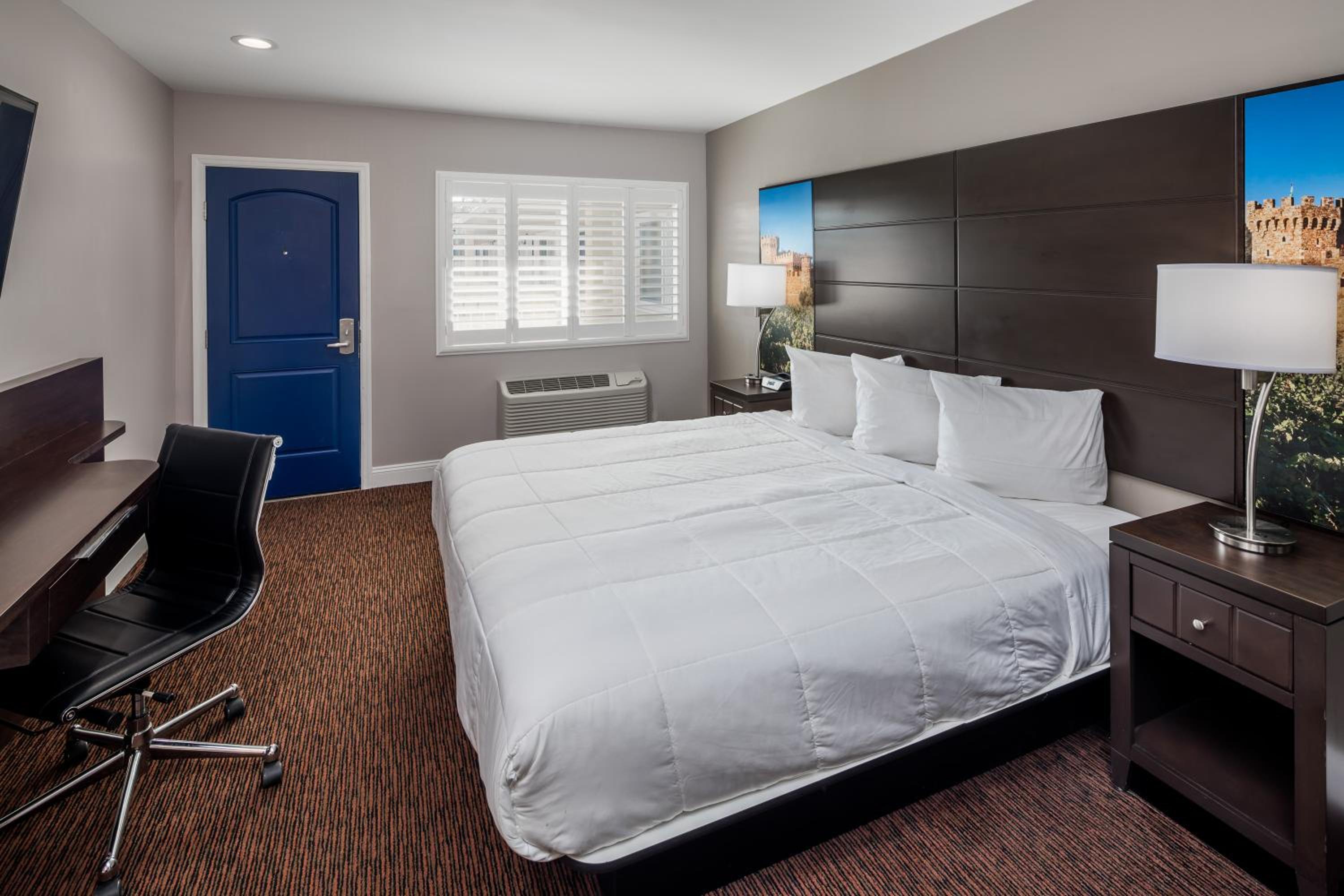 King Room - Non-Smoking, photo 7