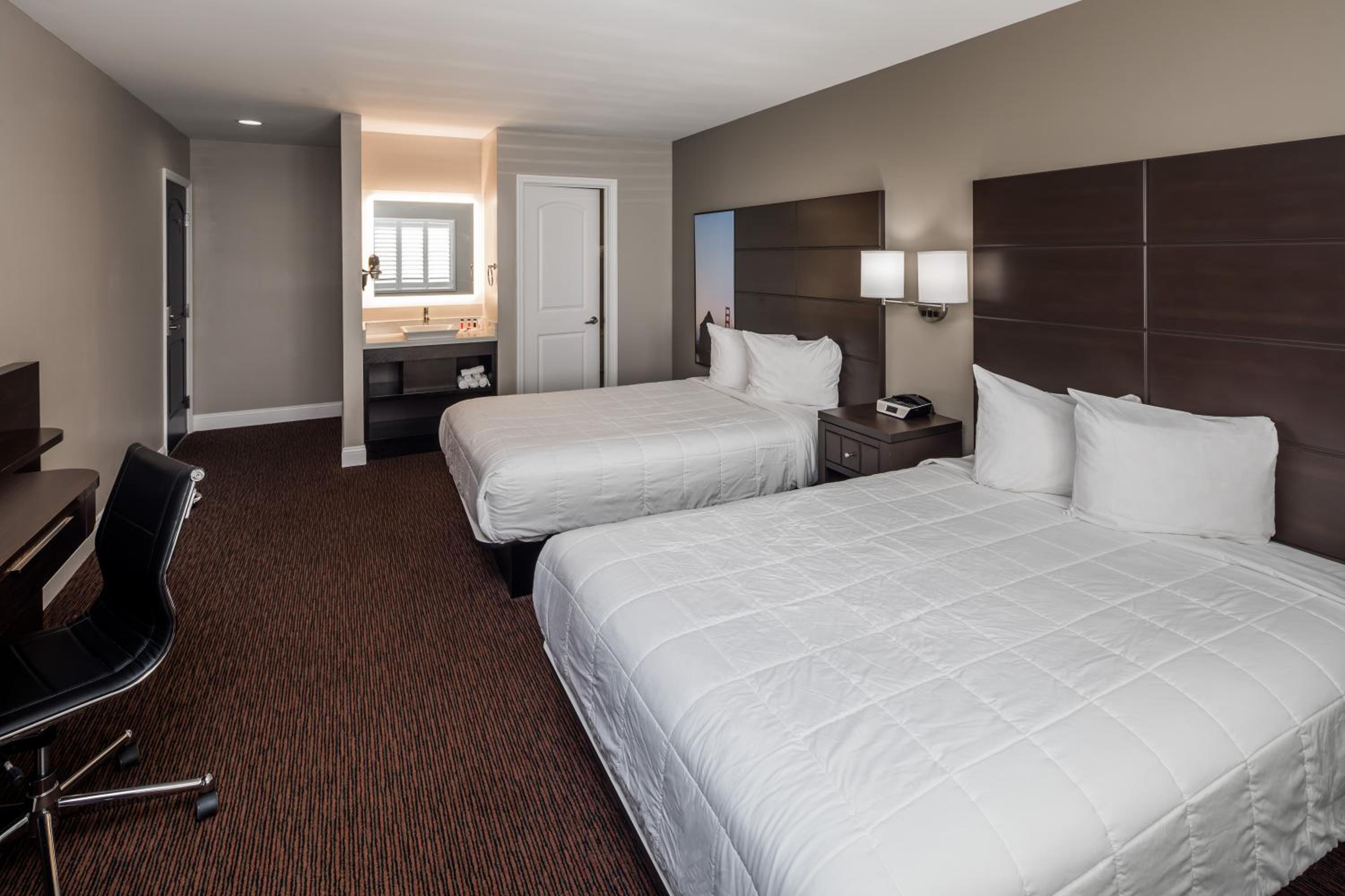 Double Room with Two Double Beds - Non-Smoking photo 1