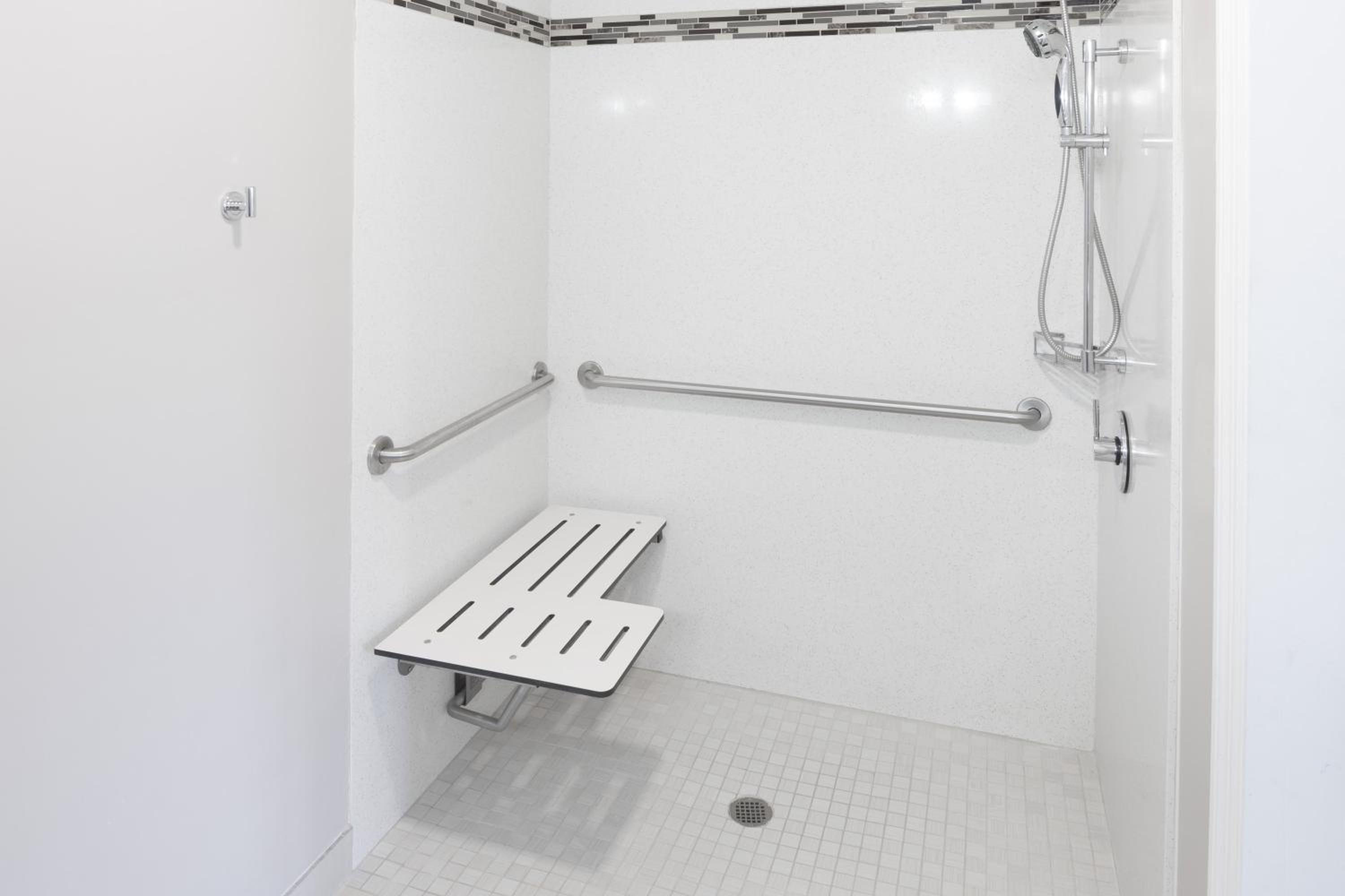 Queen Room - Disability Access/Non-Smoking photo 3