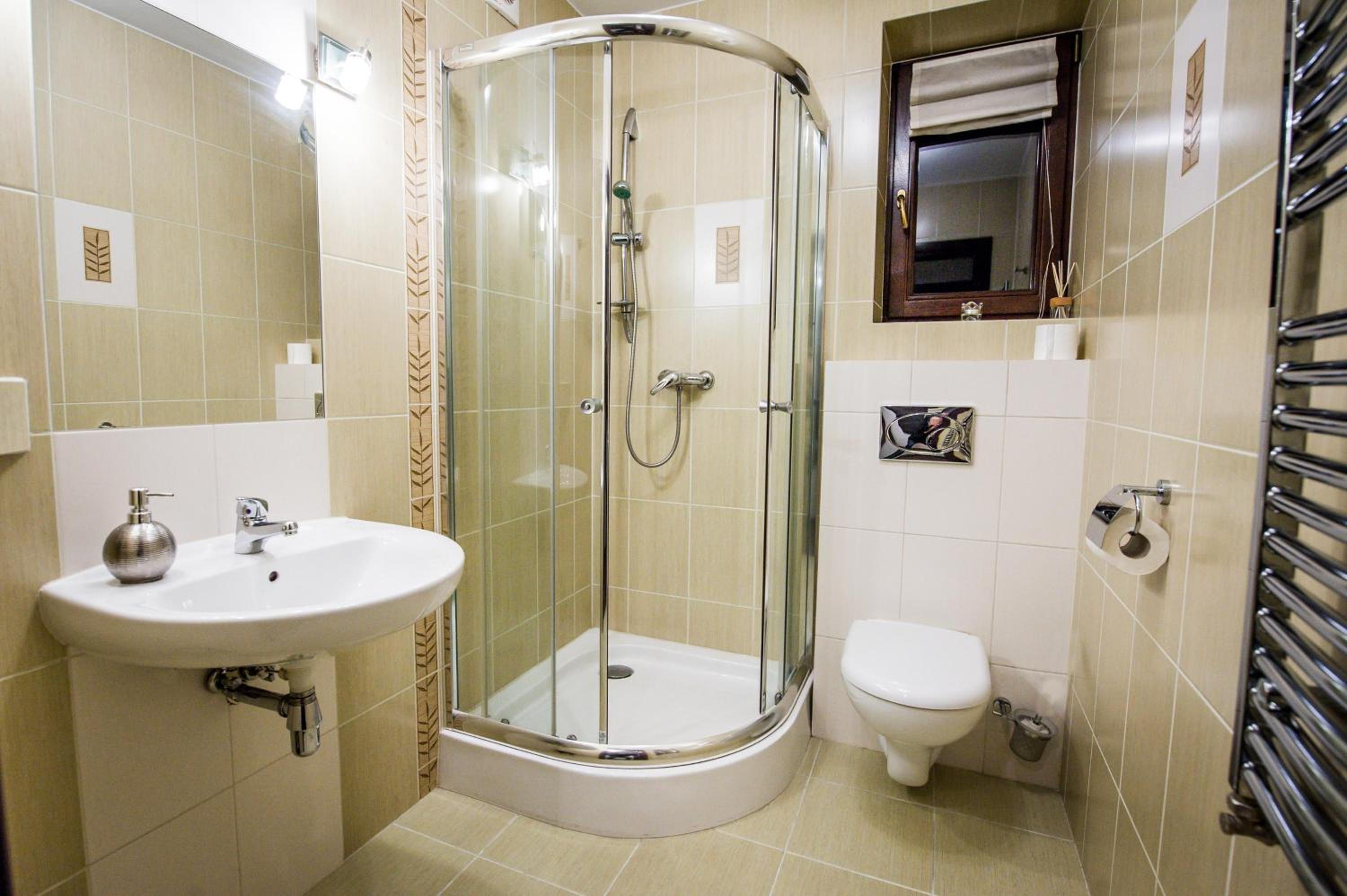 Double Room (2 Adults + 1 Child) - Photo 3