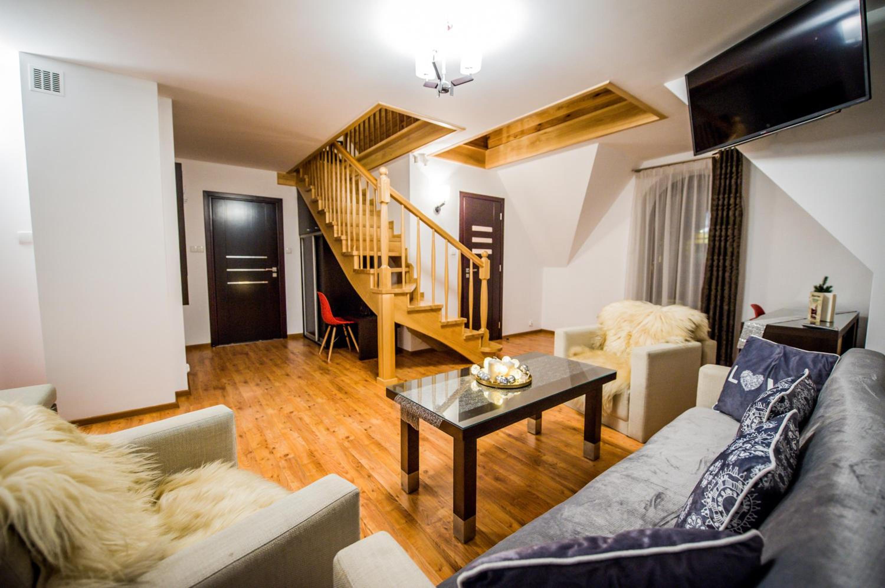 Family Room with Mezzanine - Photo 3
