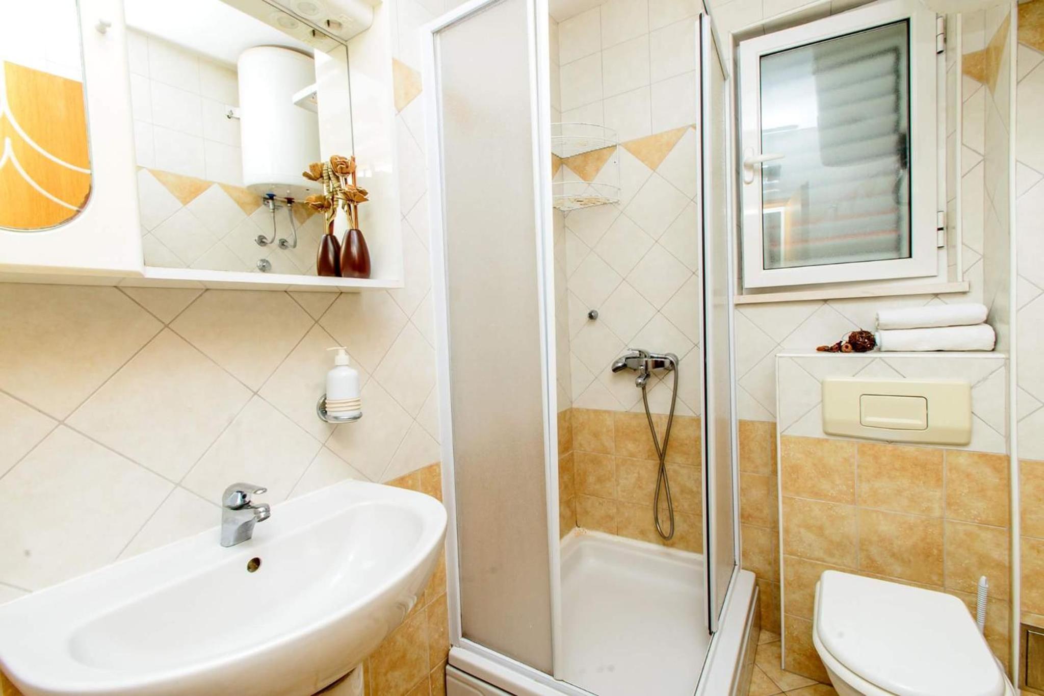 One-Bedroom Apartment - Photo 11