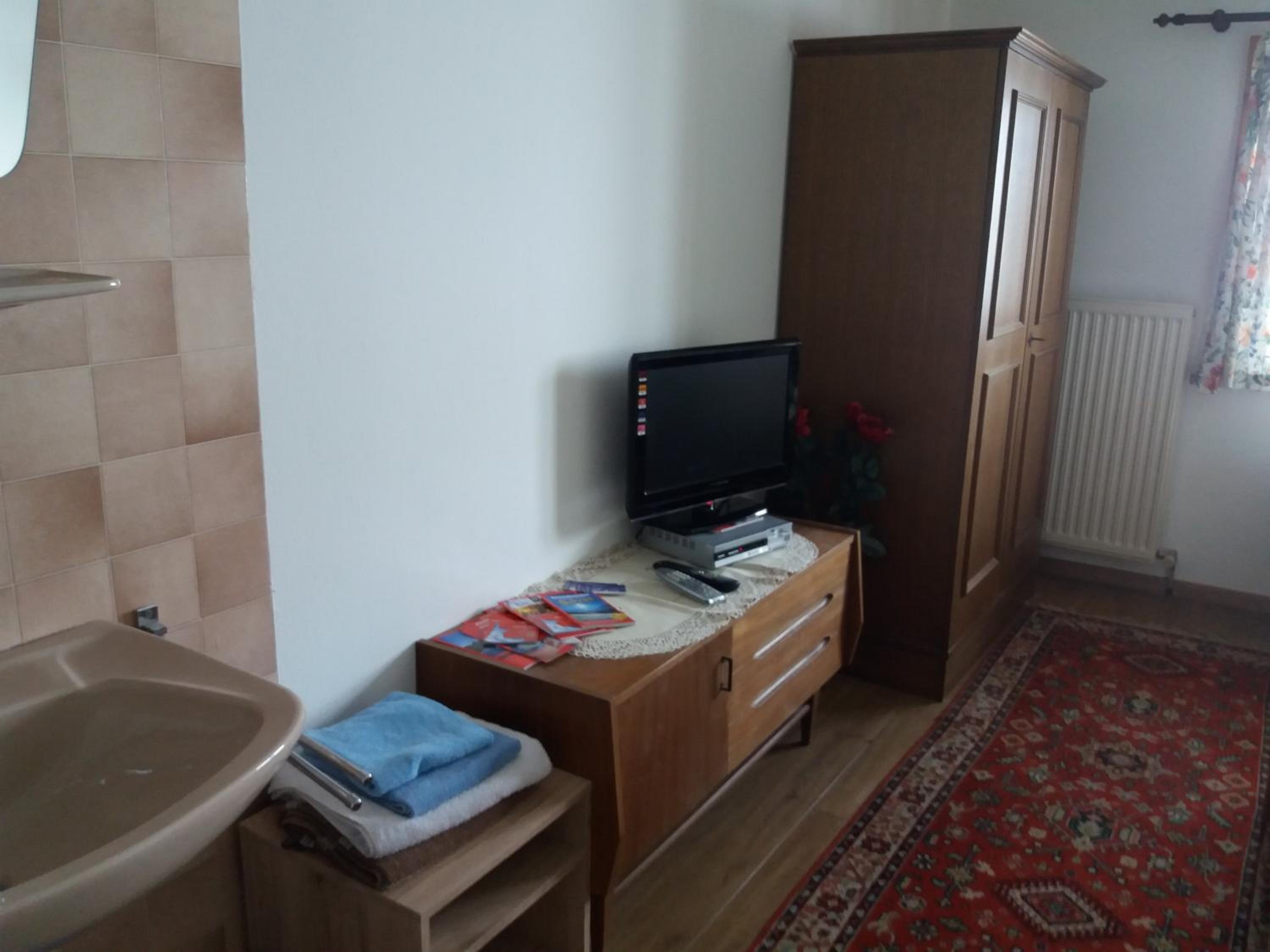 Budget Double Room photo 3