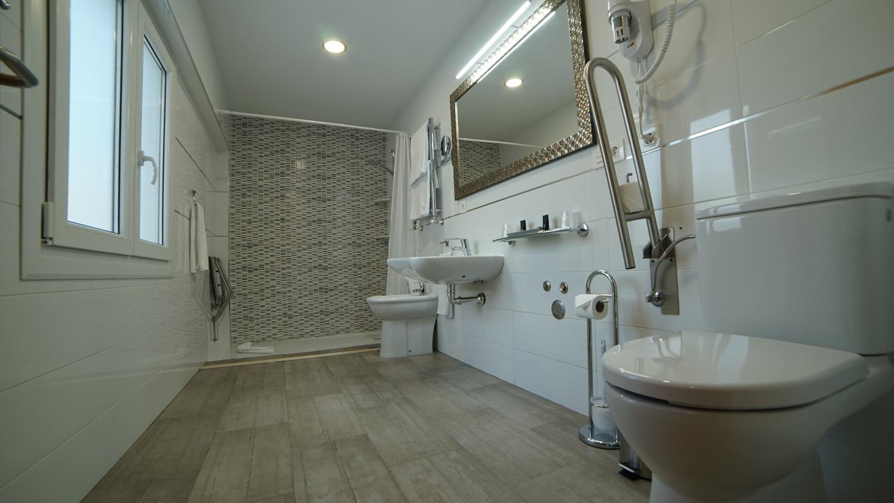 Double Room - Photo 2