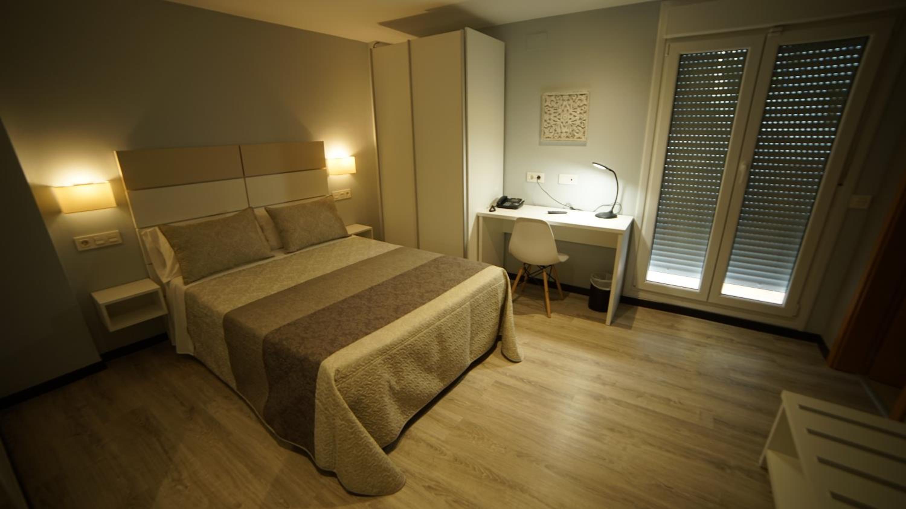 Double Room - Photo 18