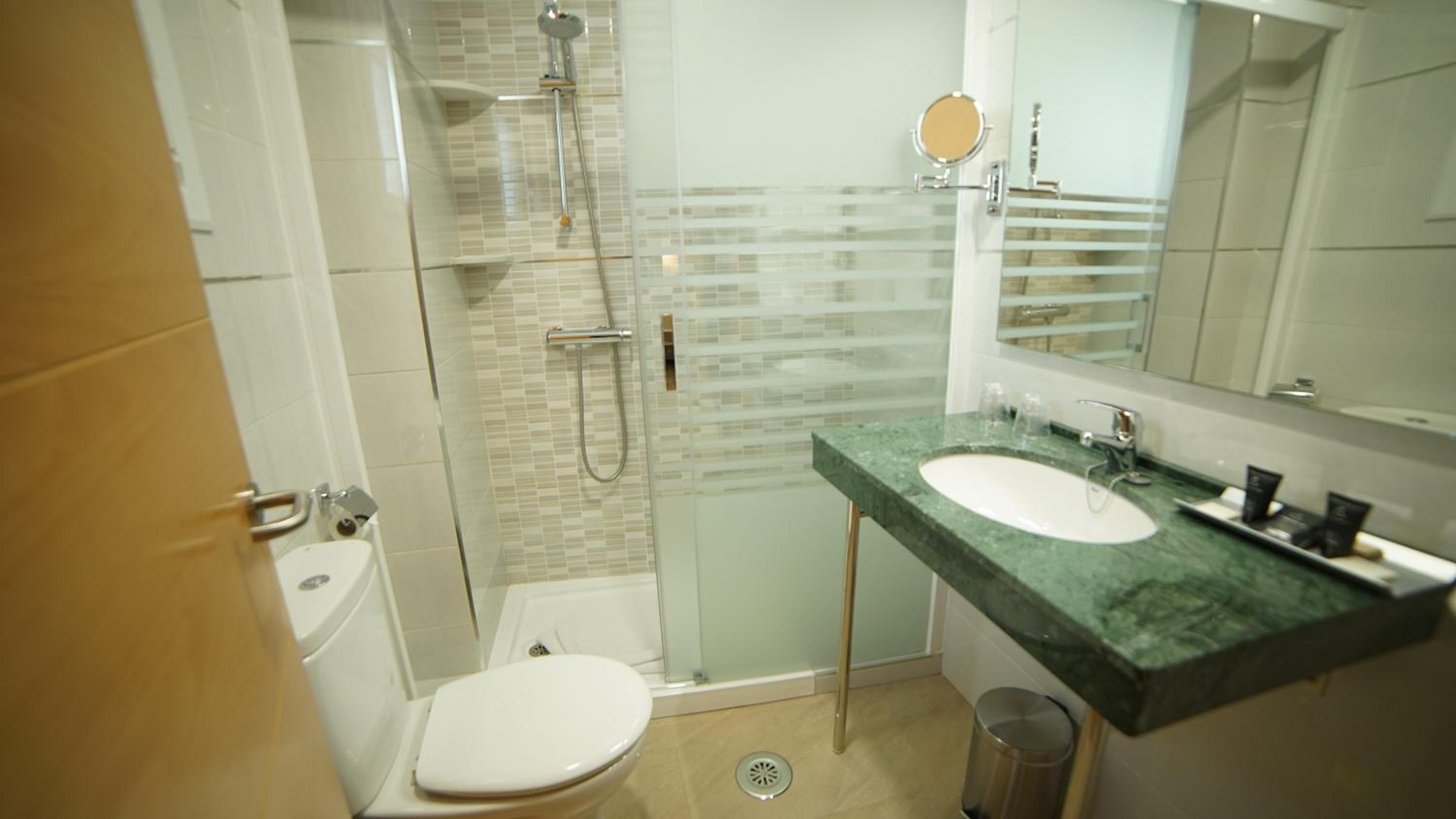 Double Room - Photo 17