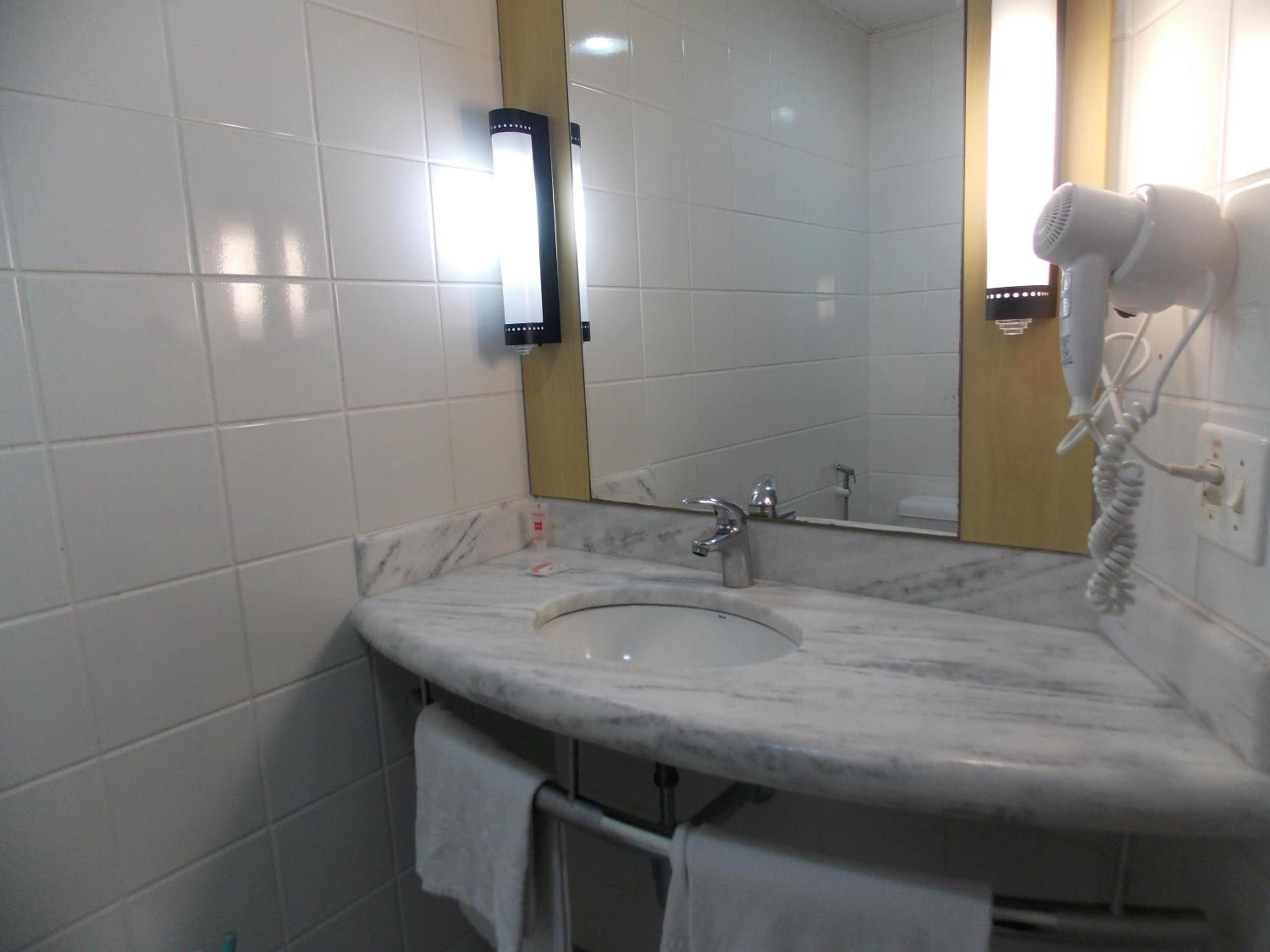 Double Room with Extra Single Bed and Sea View photo 2
