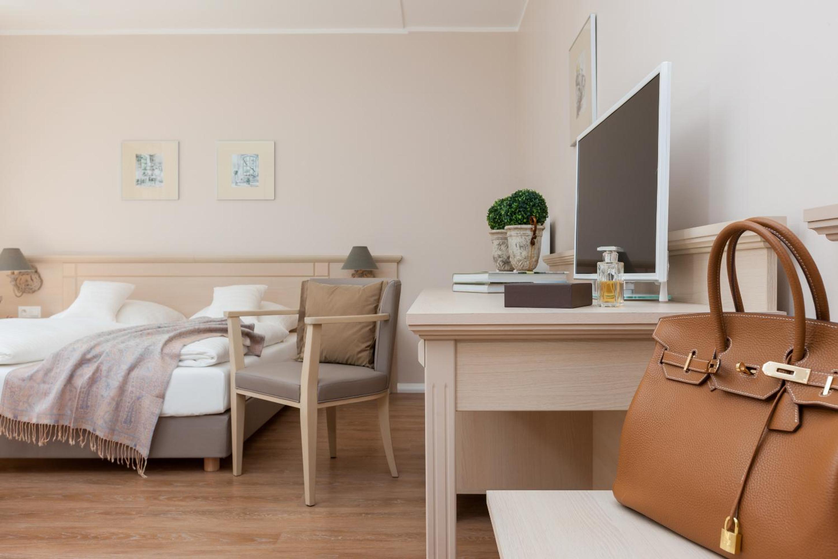 Studio Apartment with Balcony photo 1