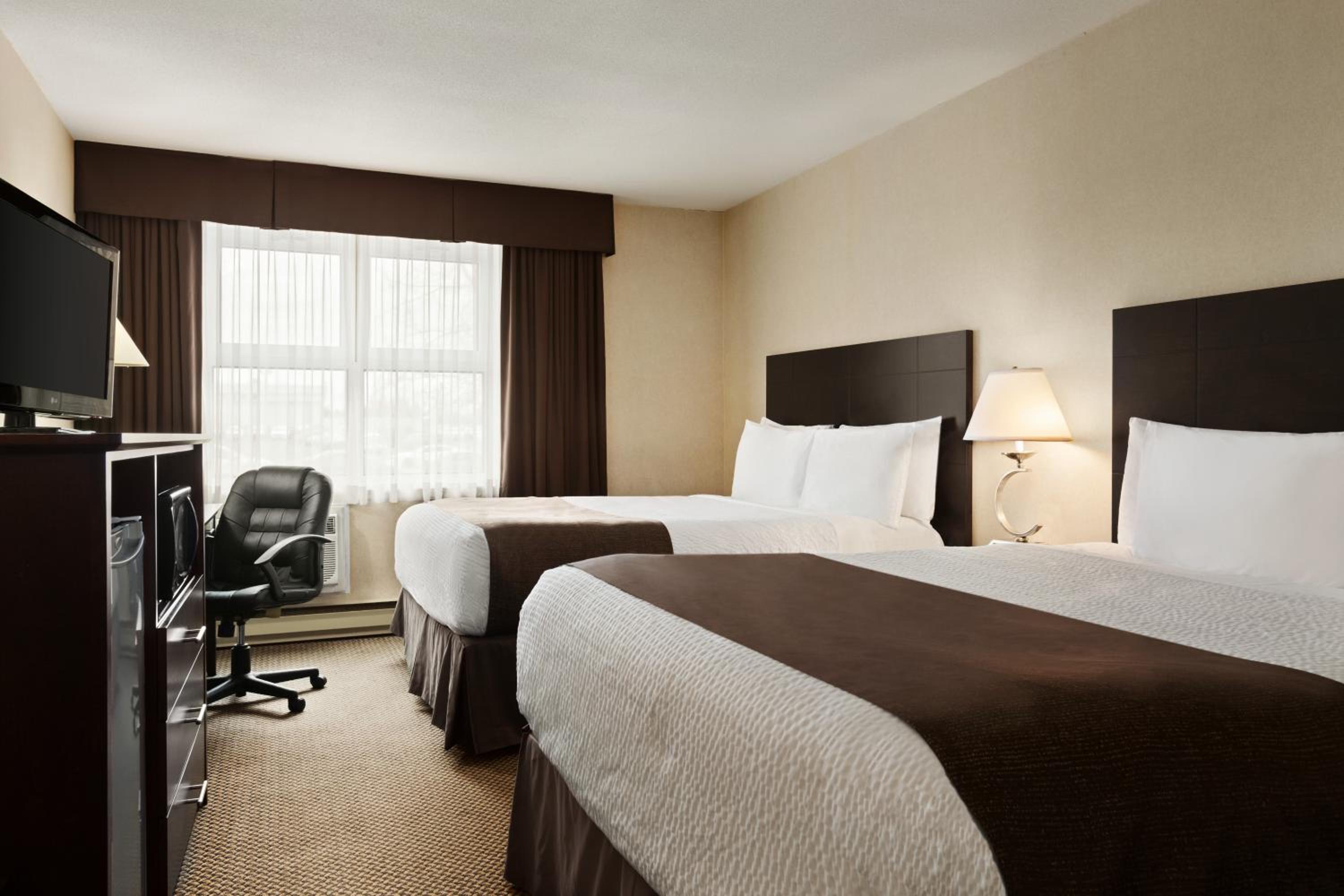 Queen Room with Two Queen Beds - Non-Smoking - Photo 1