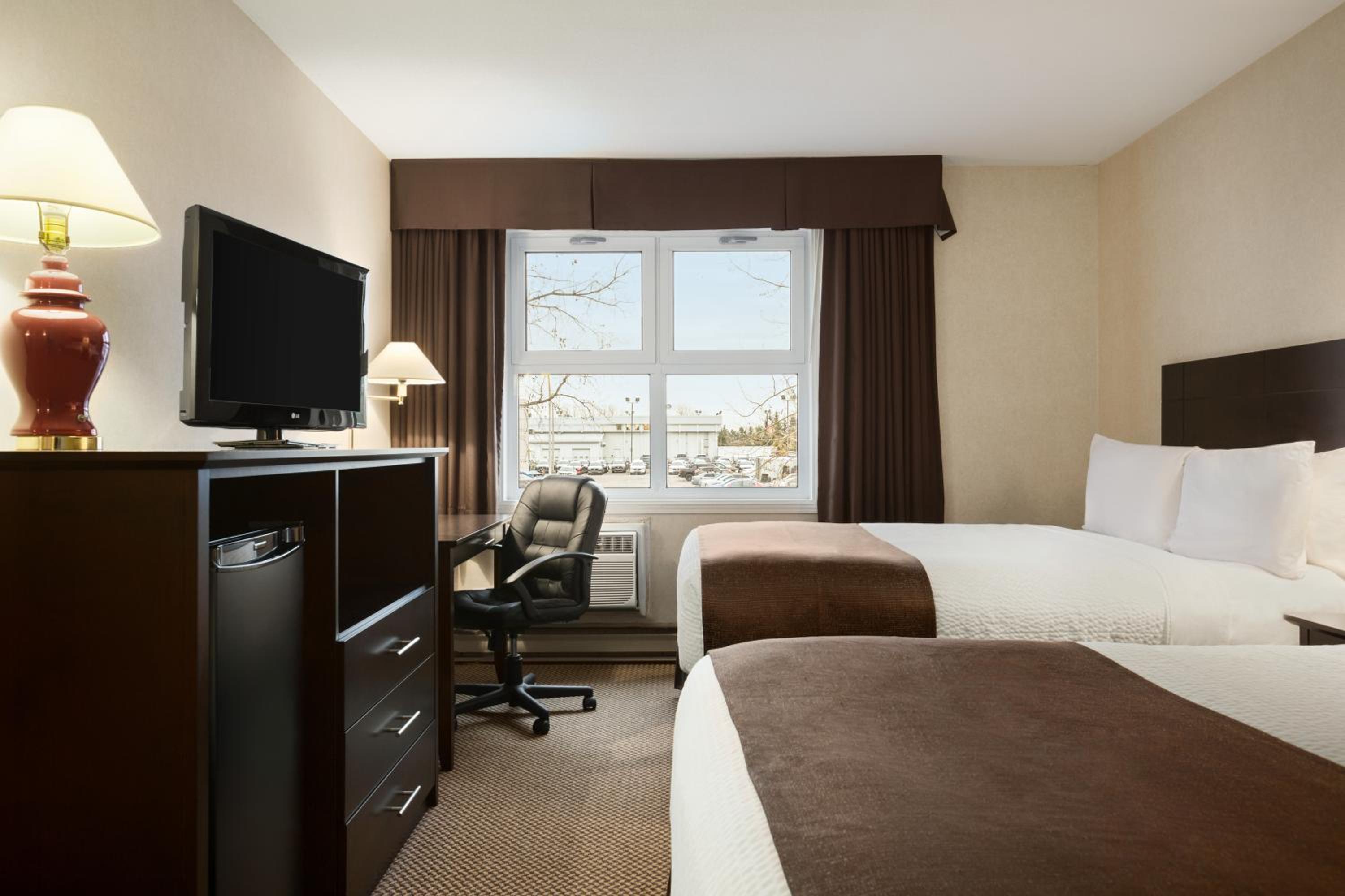 Double Room with Two Double Beds - Non-Smoking - Photo 2