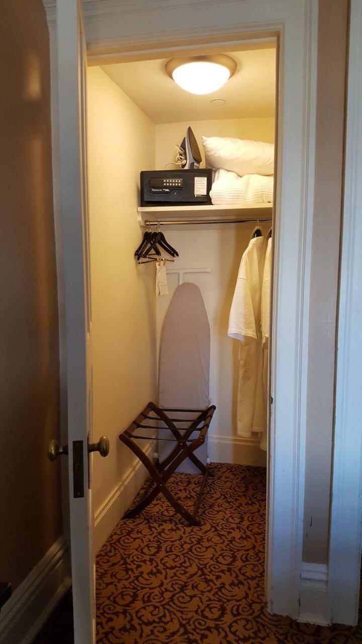Deluxe Room with Queen Bed