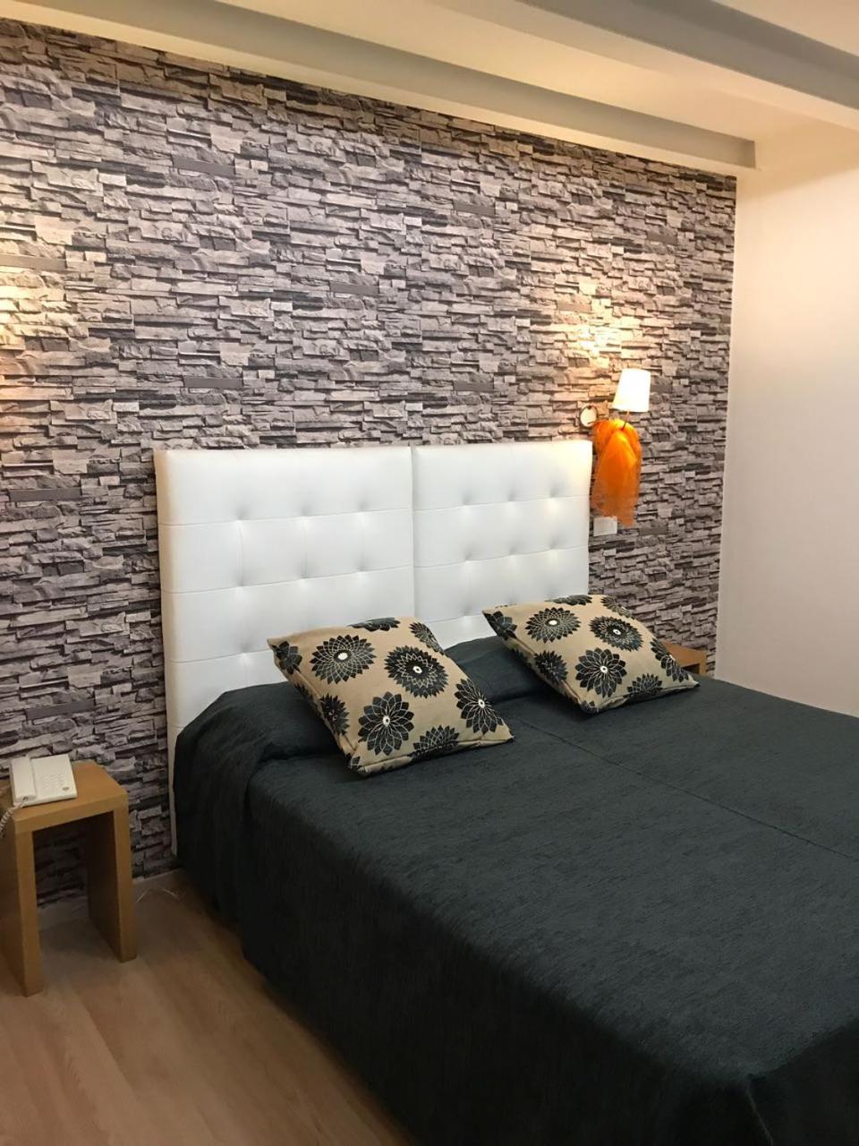 Double or Twin Room - Photo 17