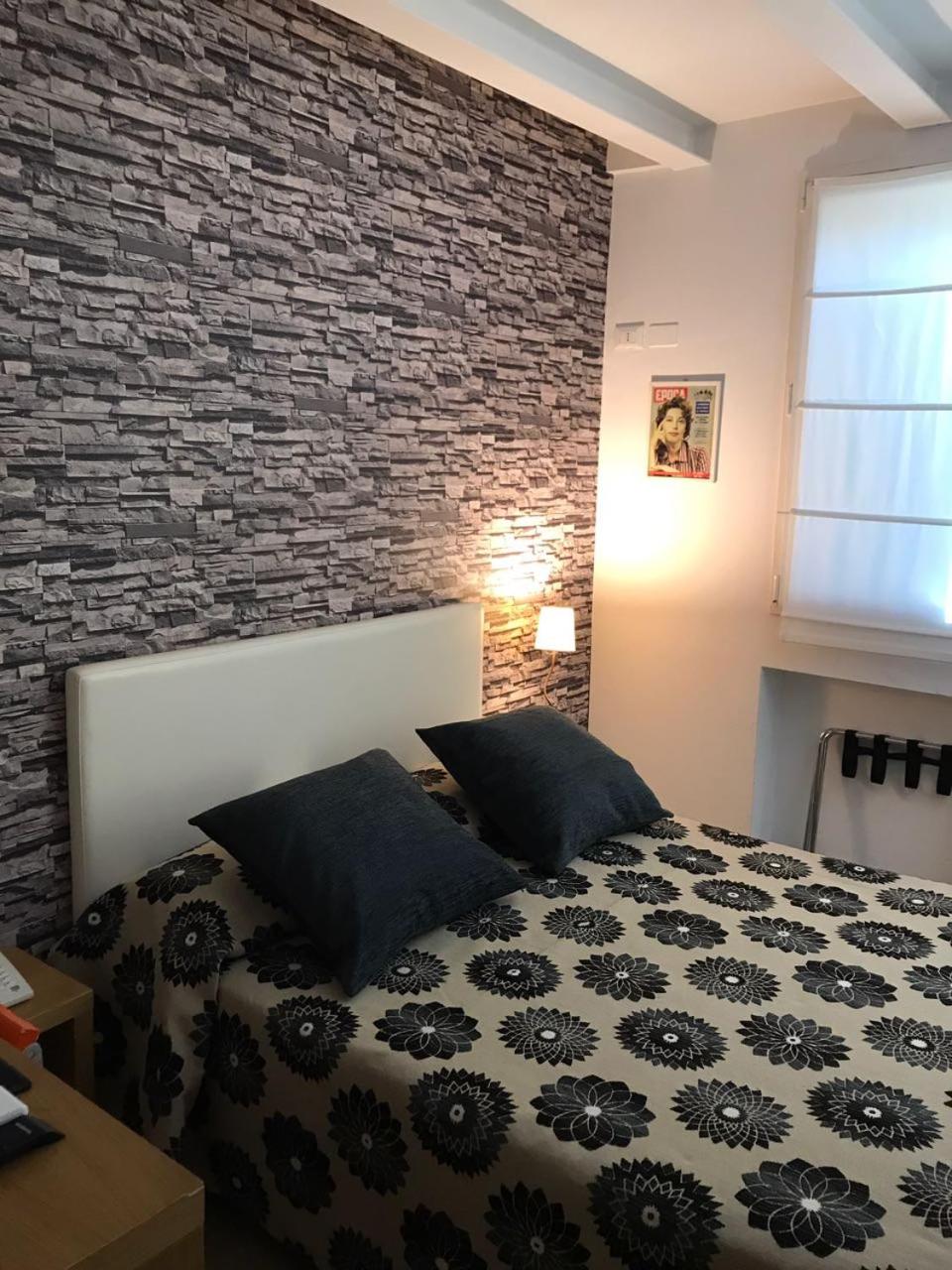 Double or Twin Room - Photo 18
