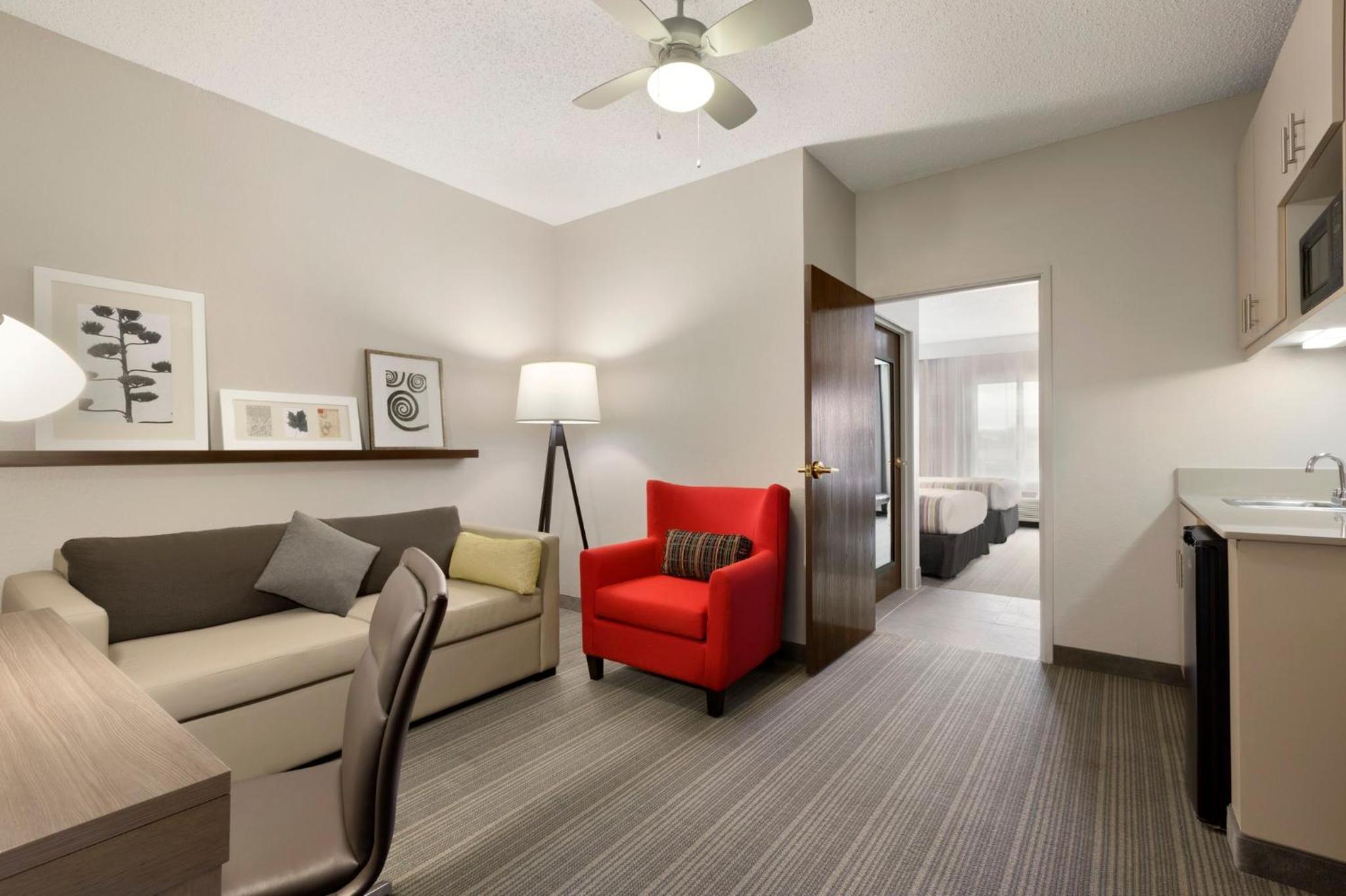 One-Bedroom King Suite - Non-Smoking - Photo 2
