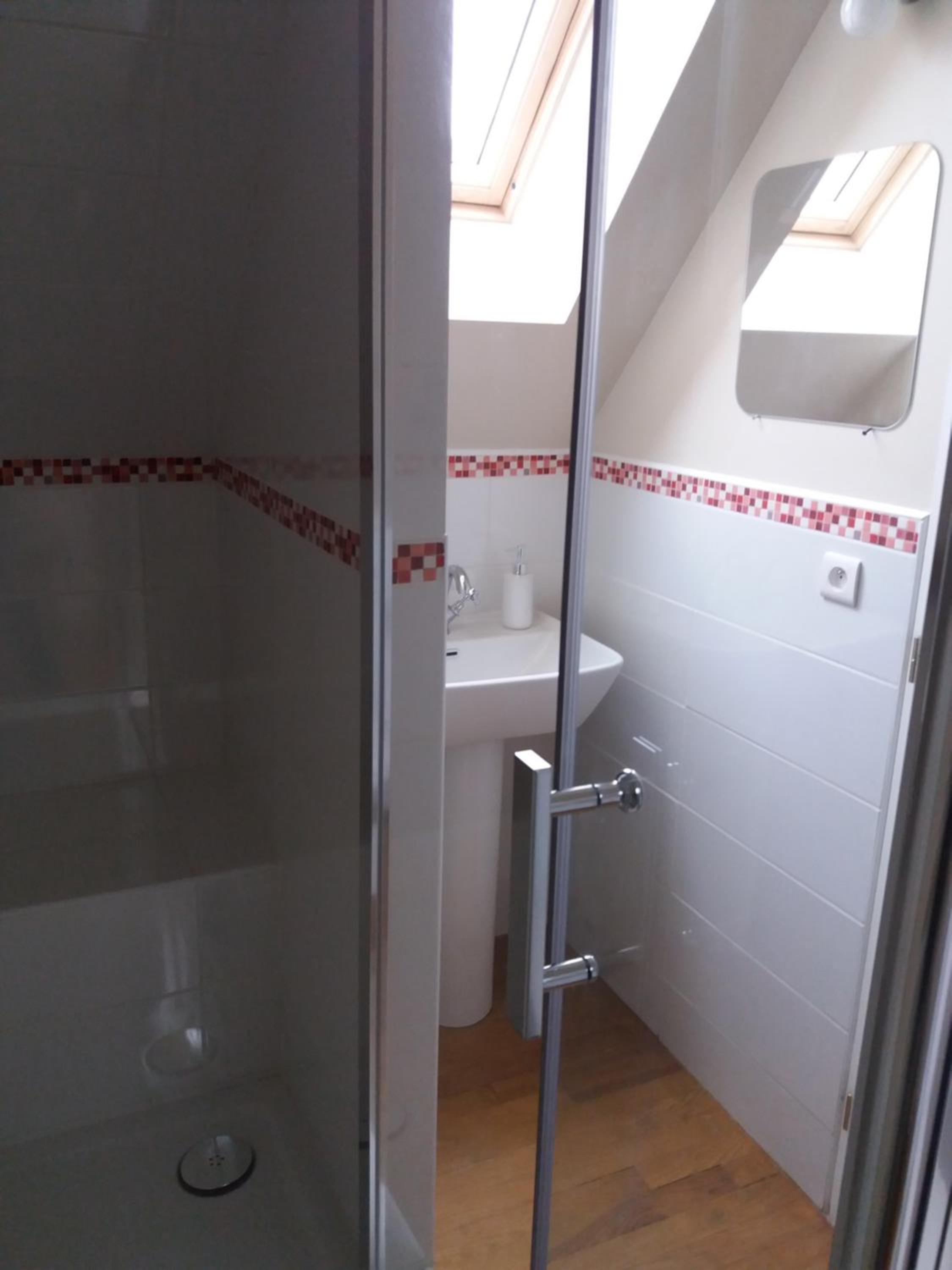 One-Bedroom Suite - Photo 4