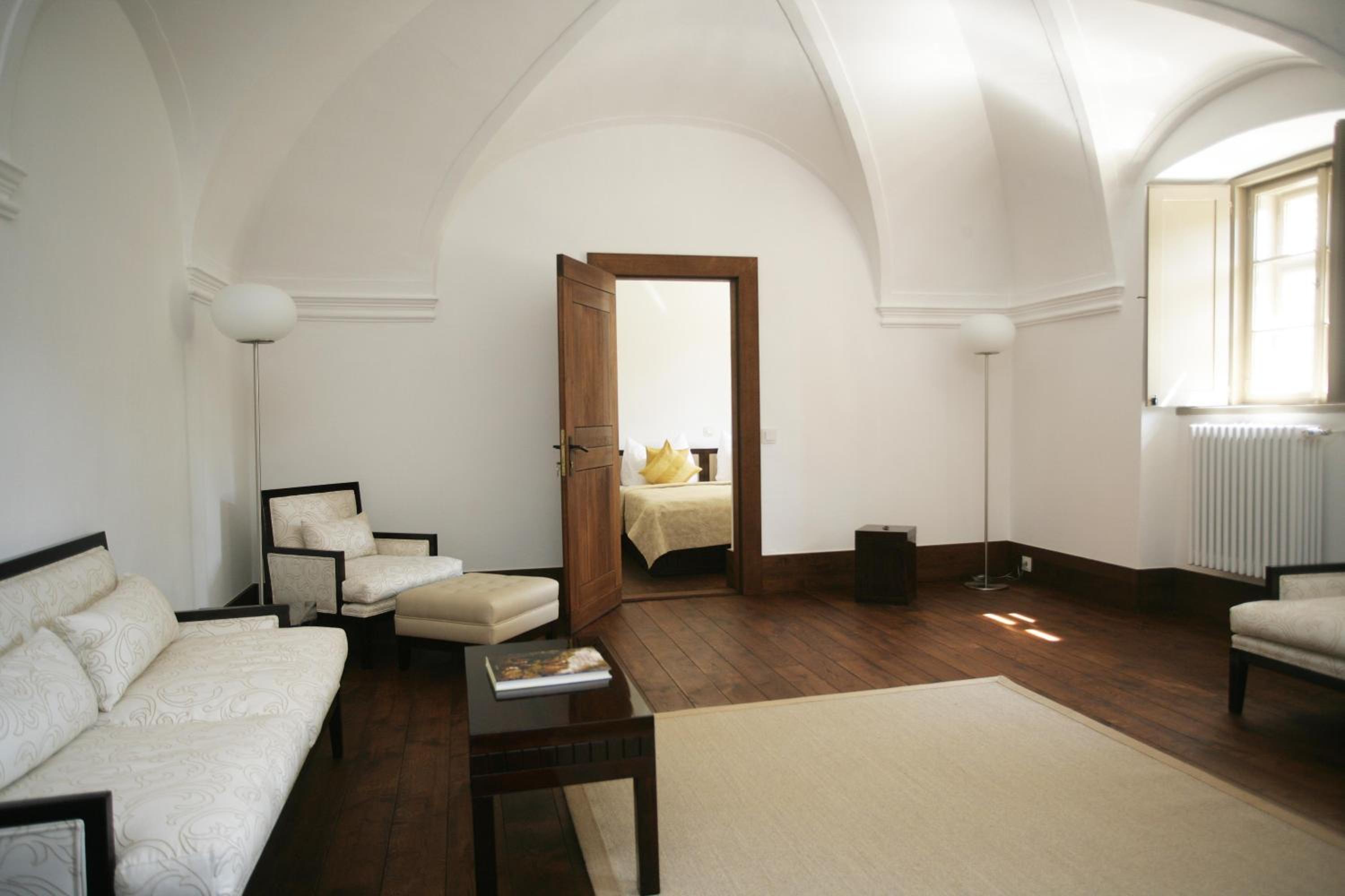 Suite - Photo 3