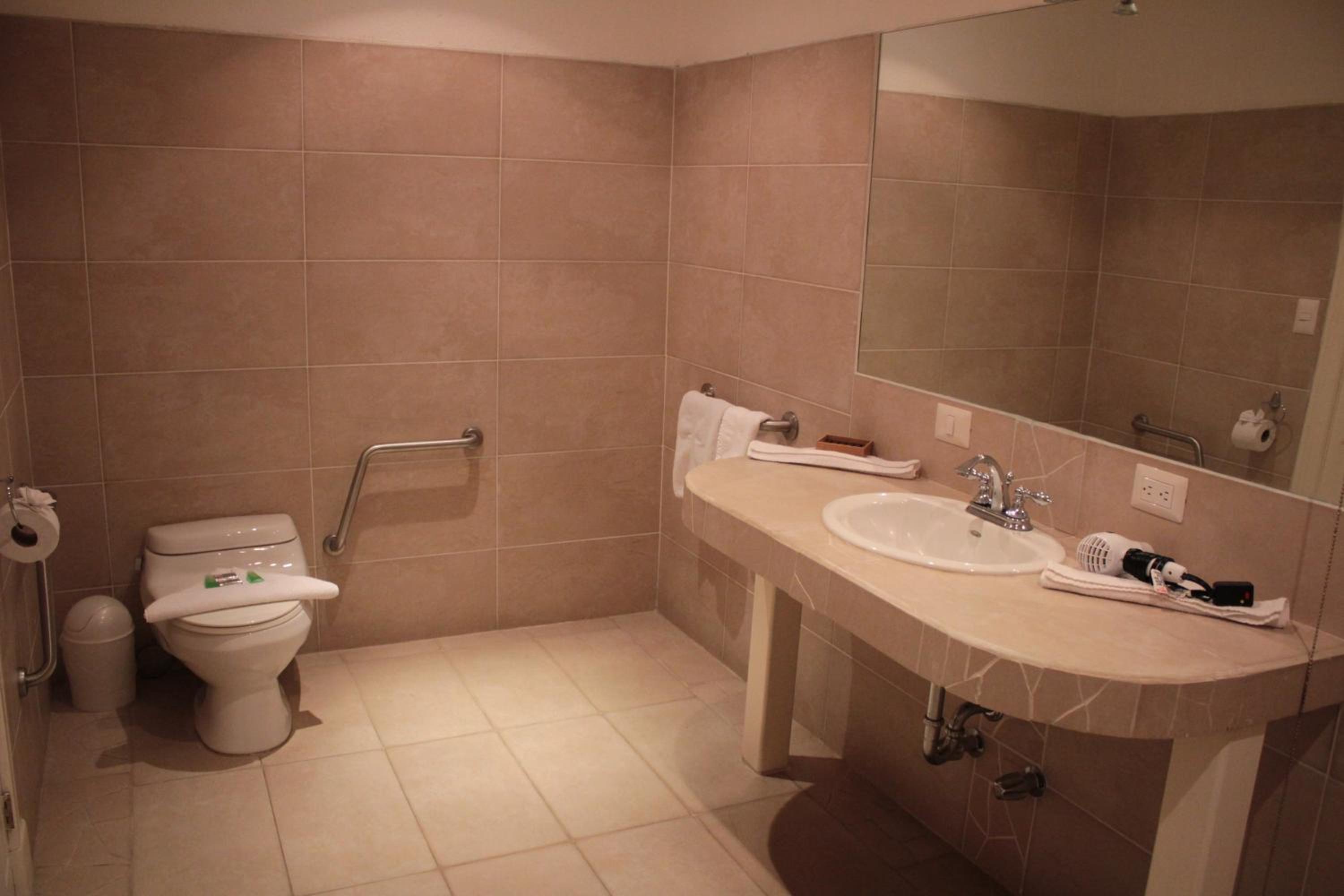 King Room - Disability Access photo 2