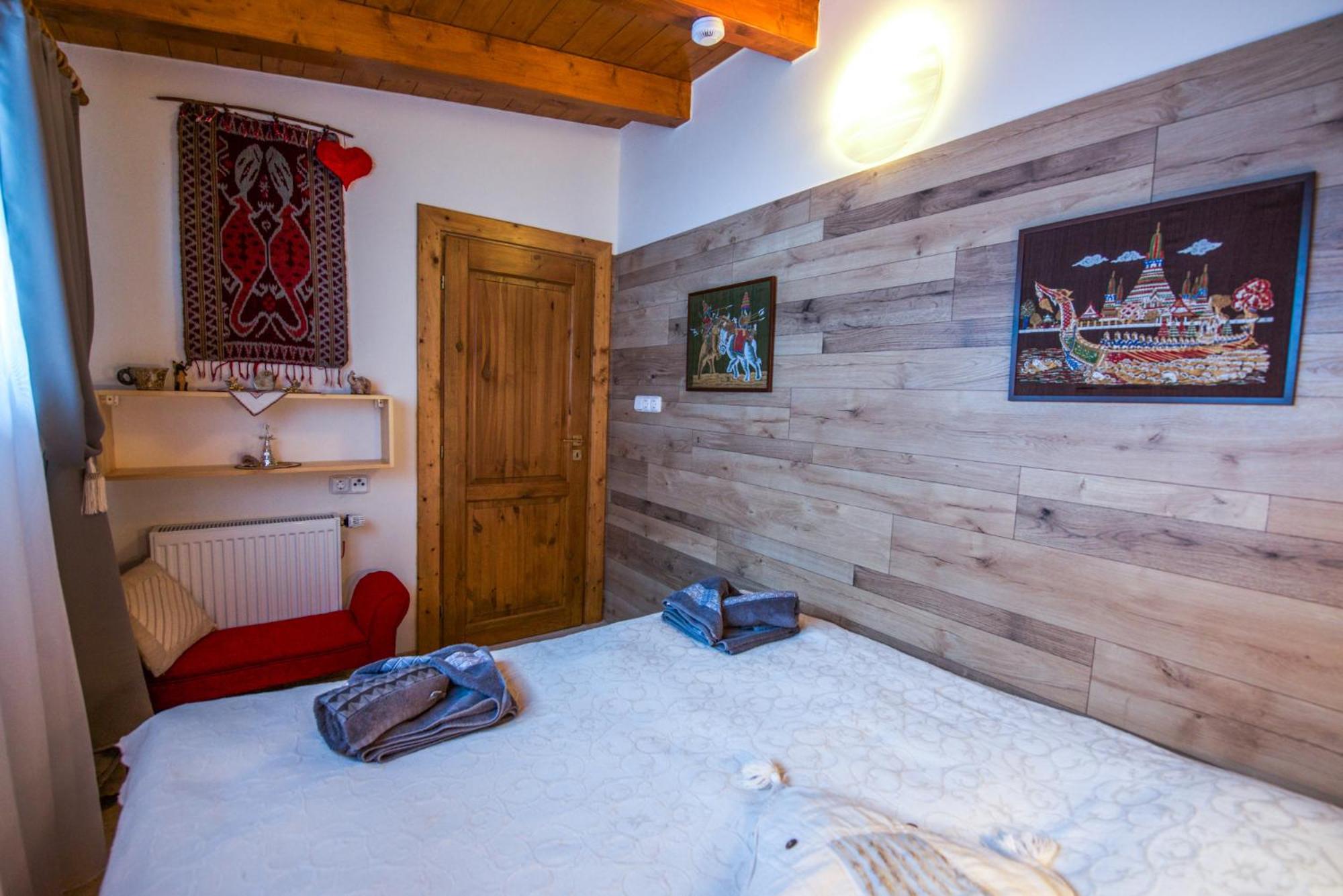 One-Bedroom Apartment with Balcony