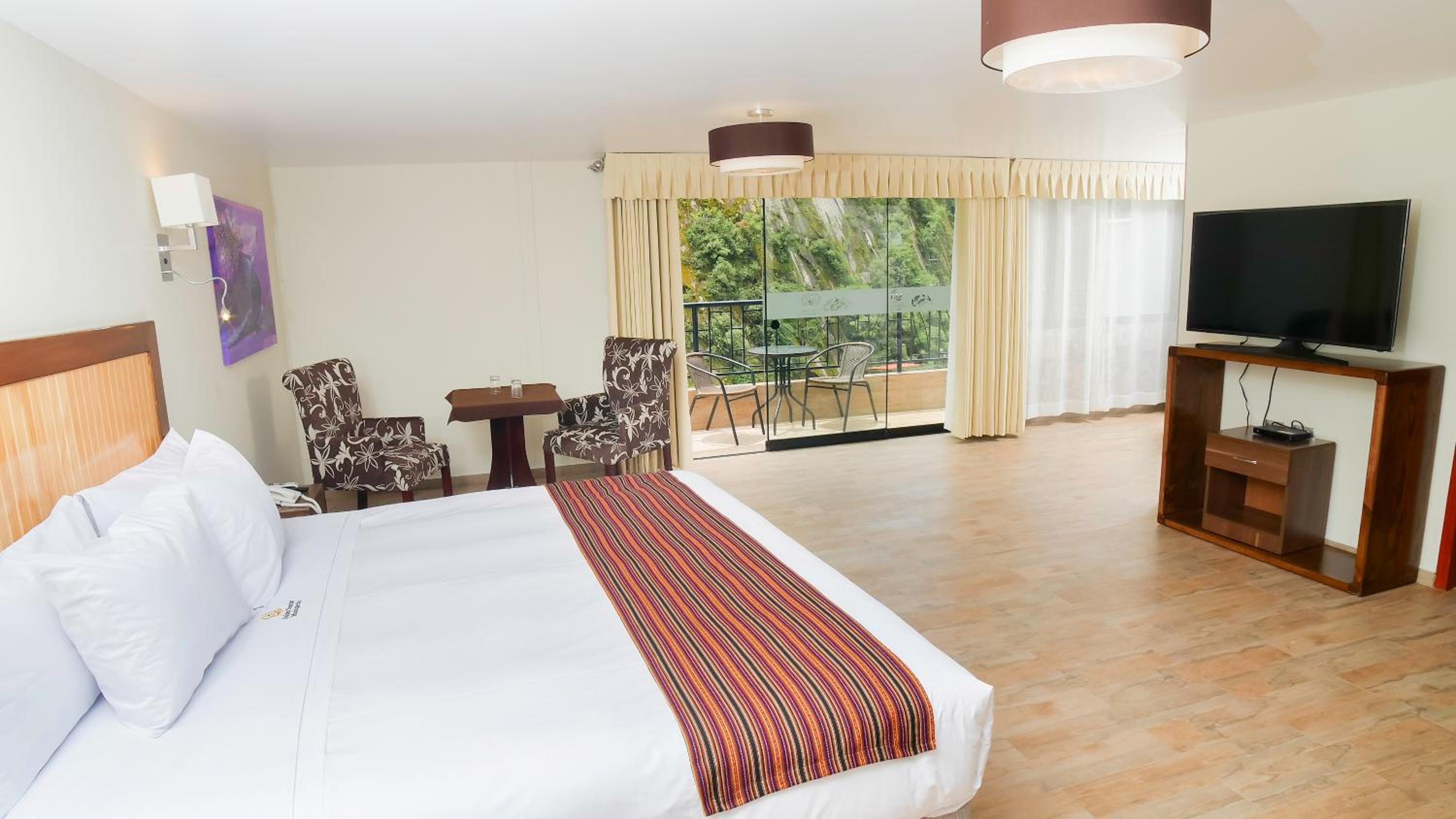 Suite with Spa Bath photo 3